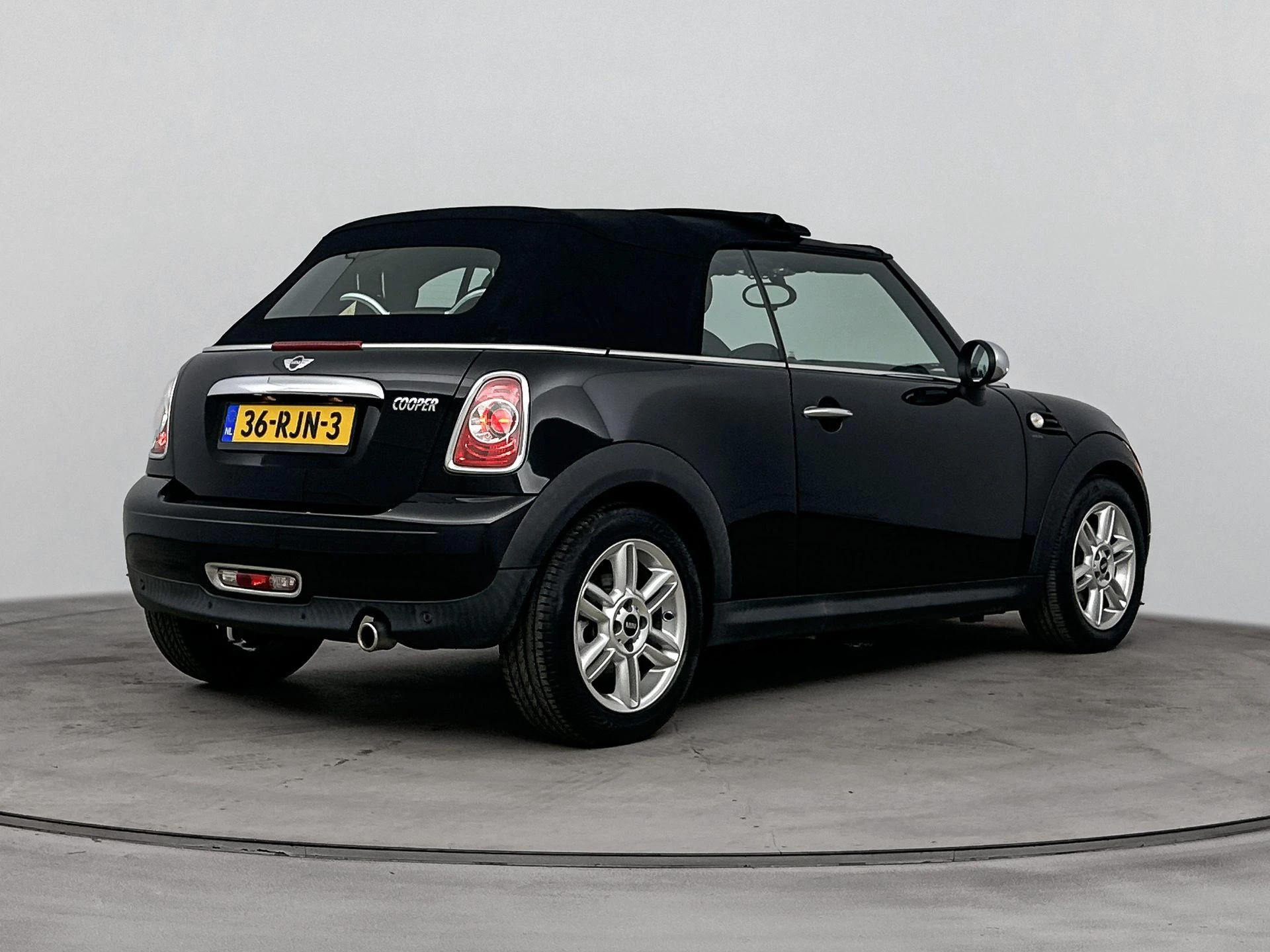 MINI-Cooper Cabrio-image-3