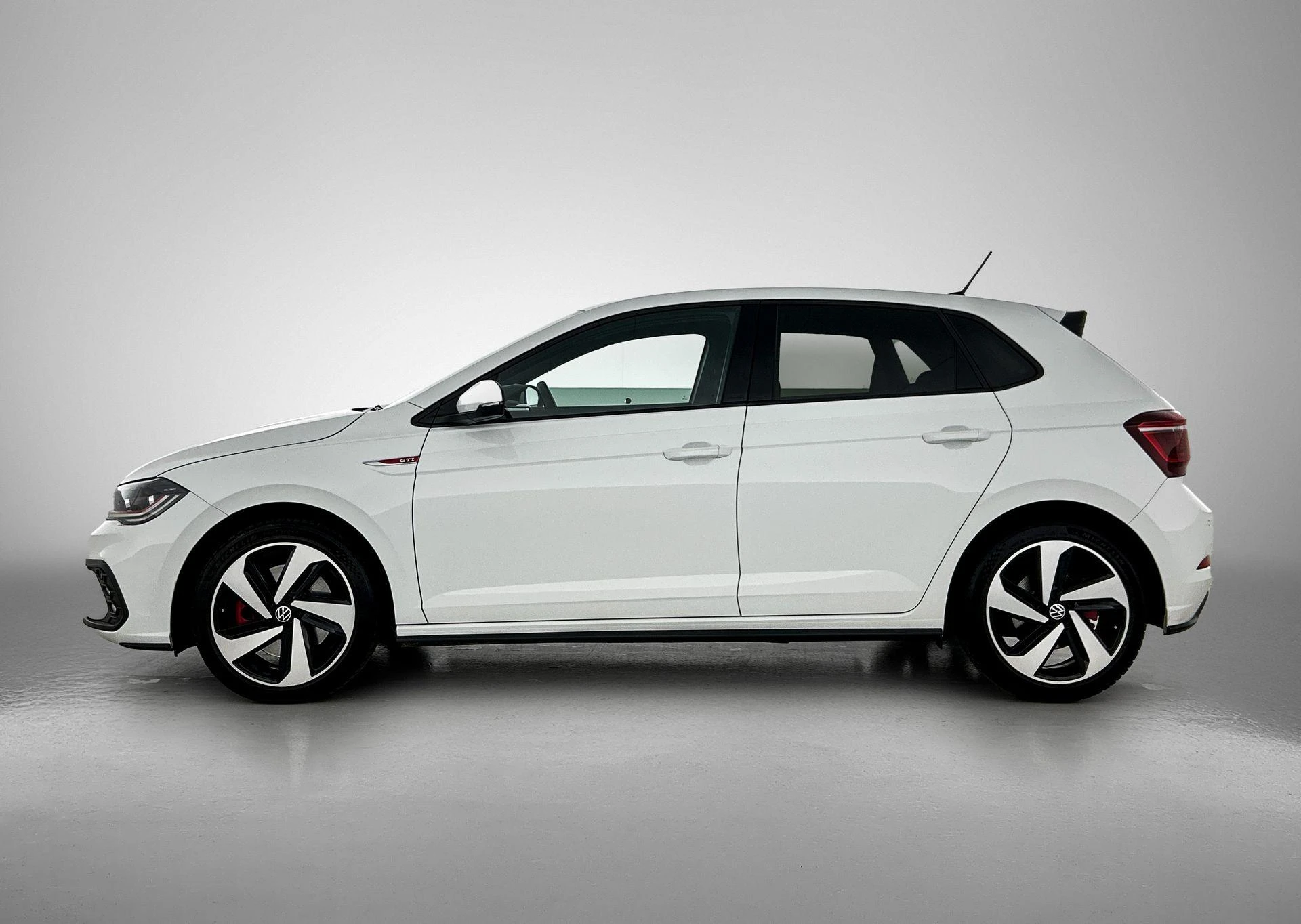 Volkswagen-Polo-image-1