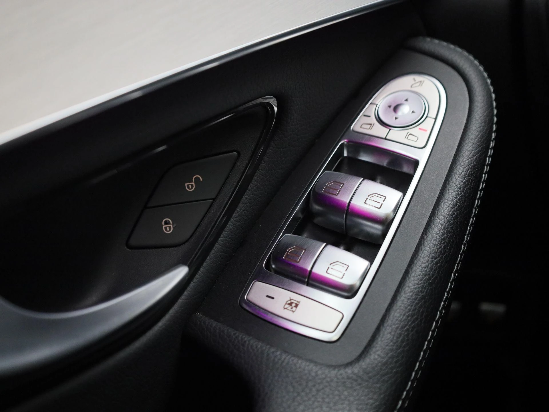 Mercedes-Benz-GLC-image-30