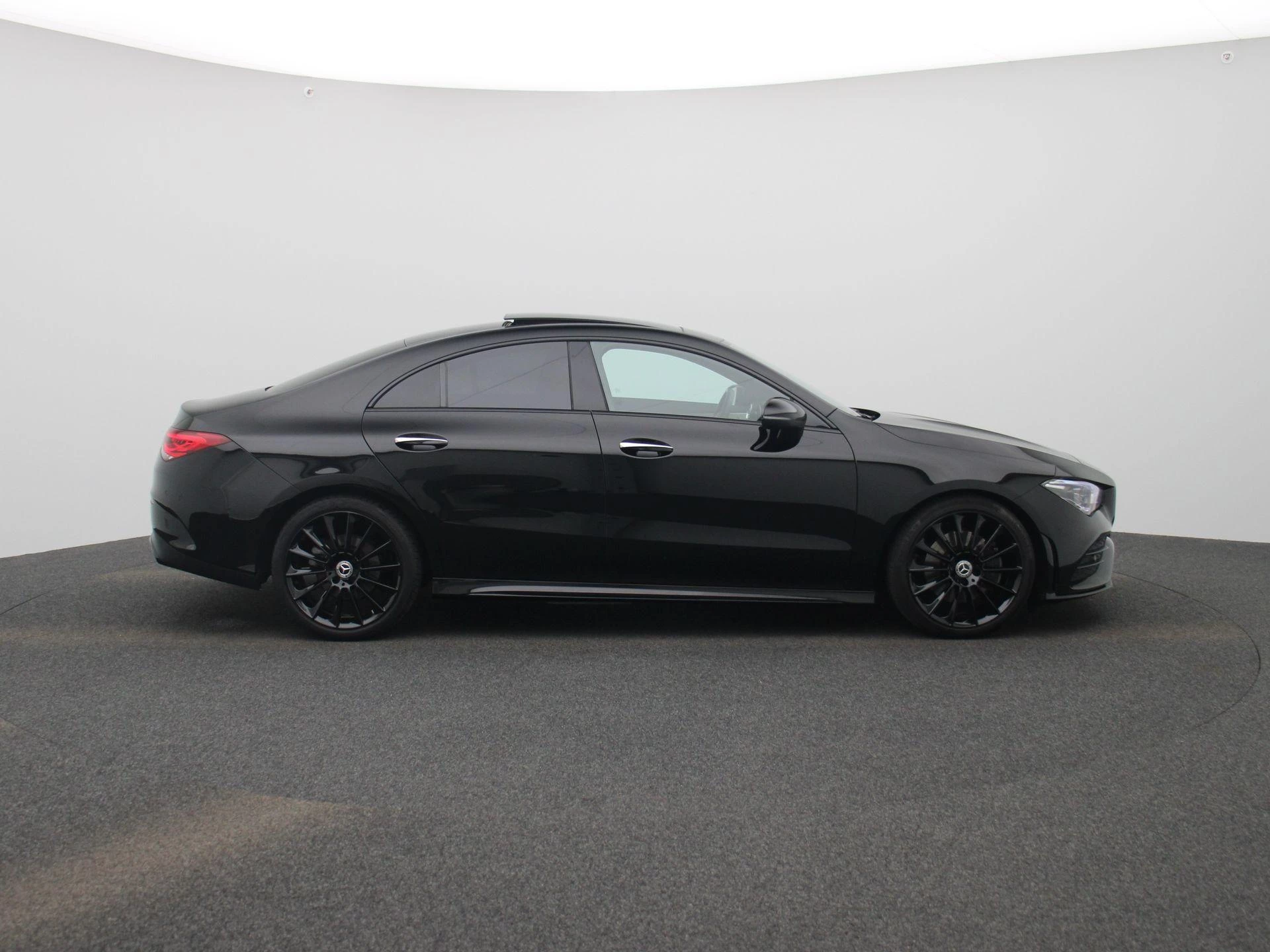 Mercedes-Benz-CLA-image-7