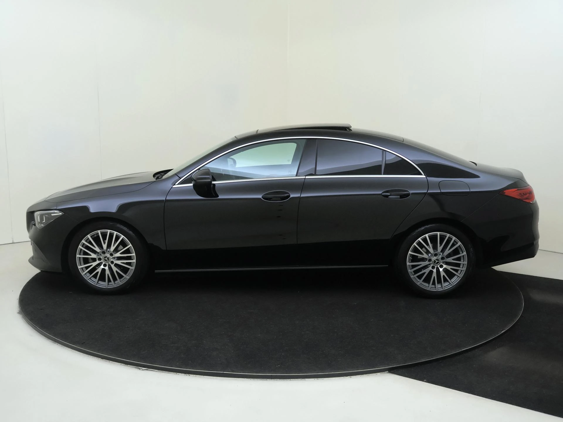 Mercedes-Benz CLA 180 Business Solution Luxury