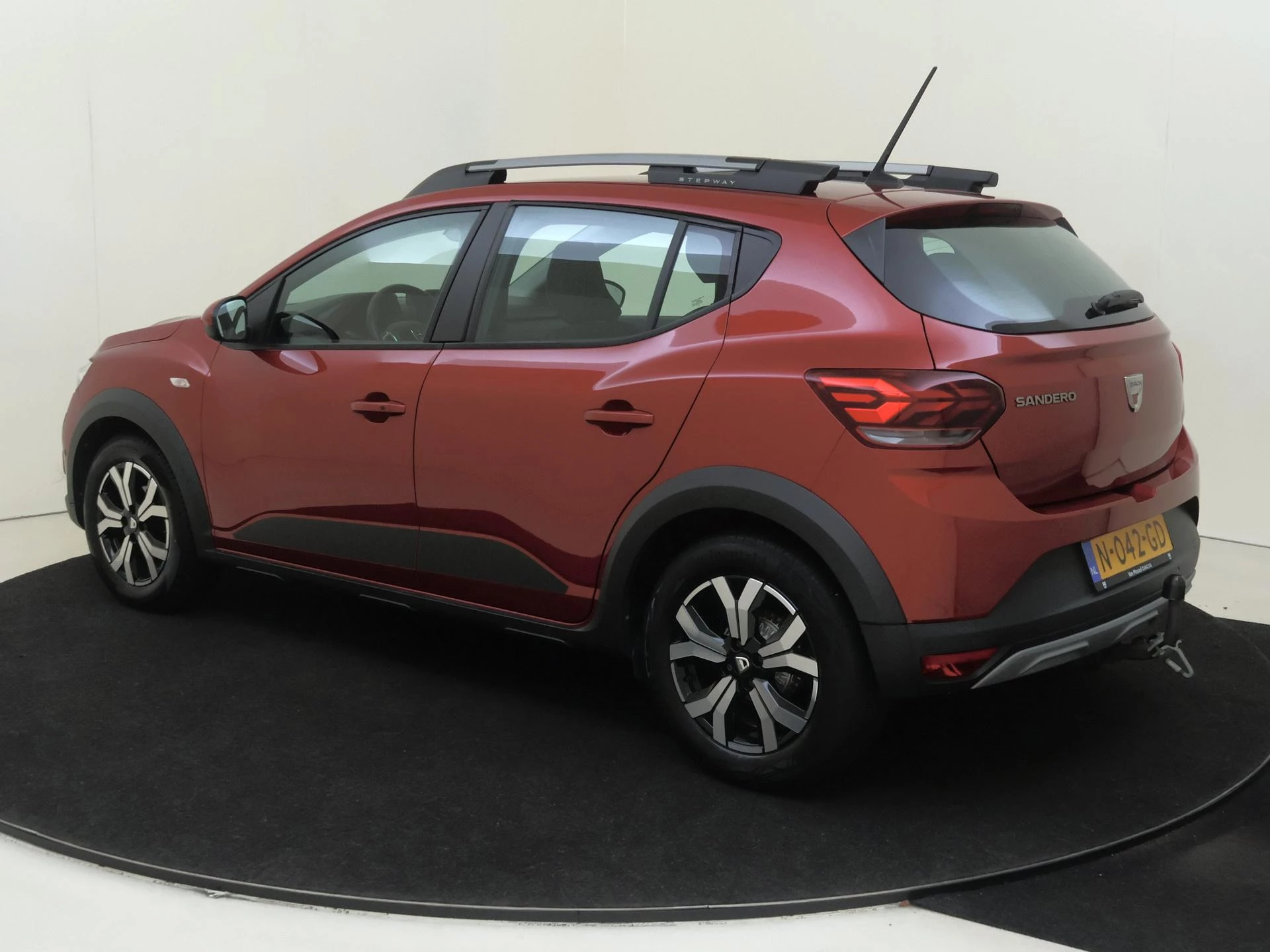 Dacia-Sandero Stepway-image-2