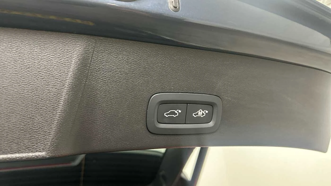 Volvo-EX40-image-14