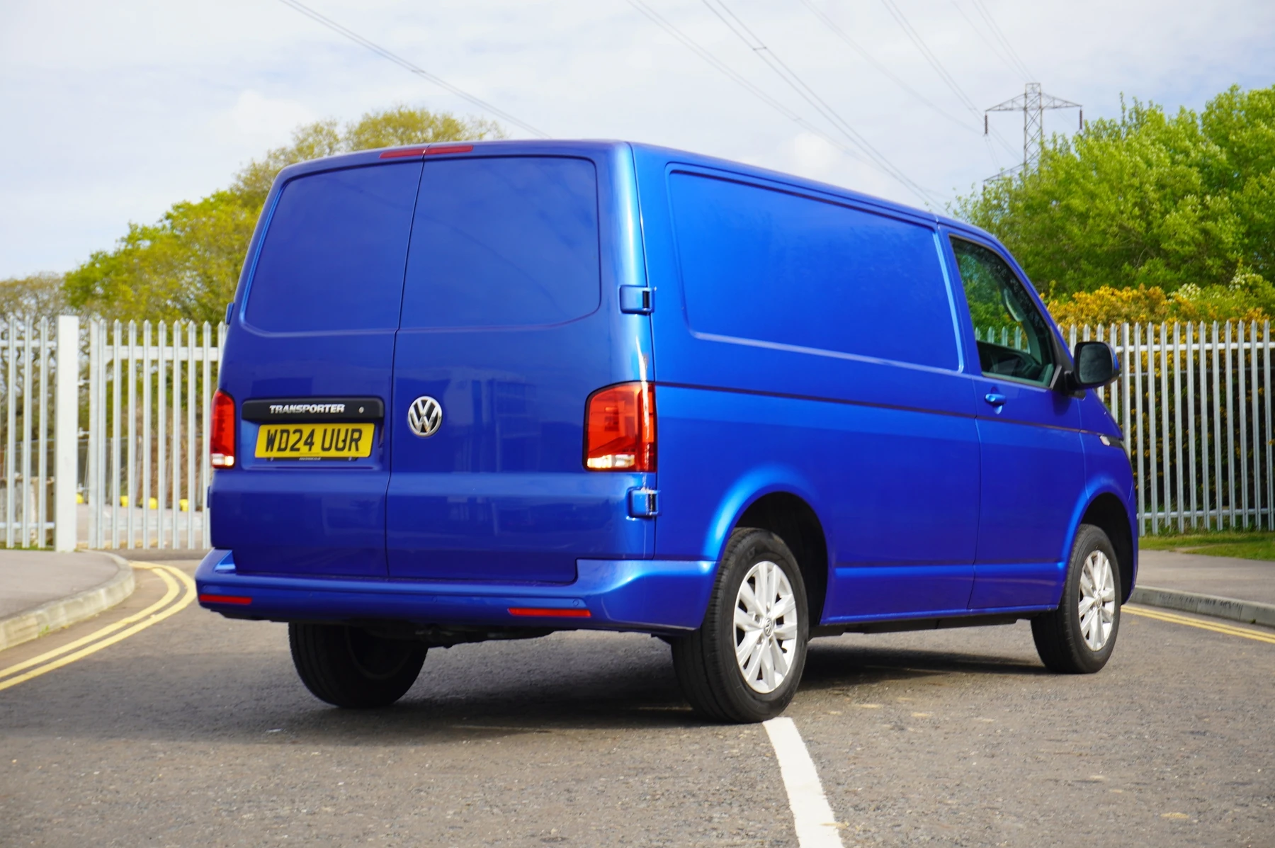 Volkswagen-Transporter-image-14