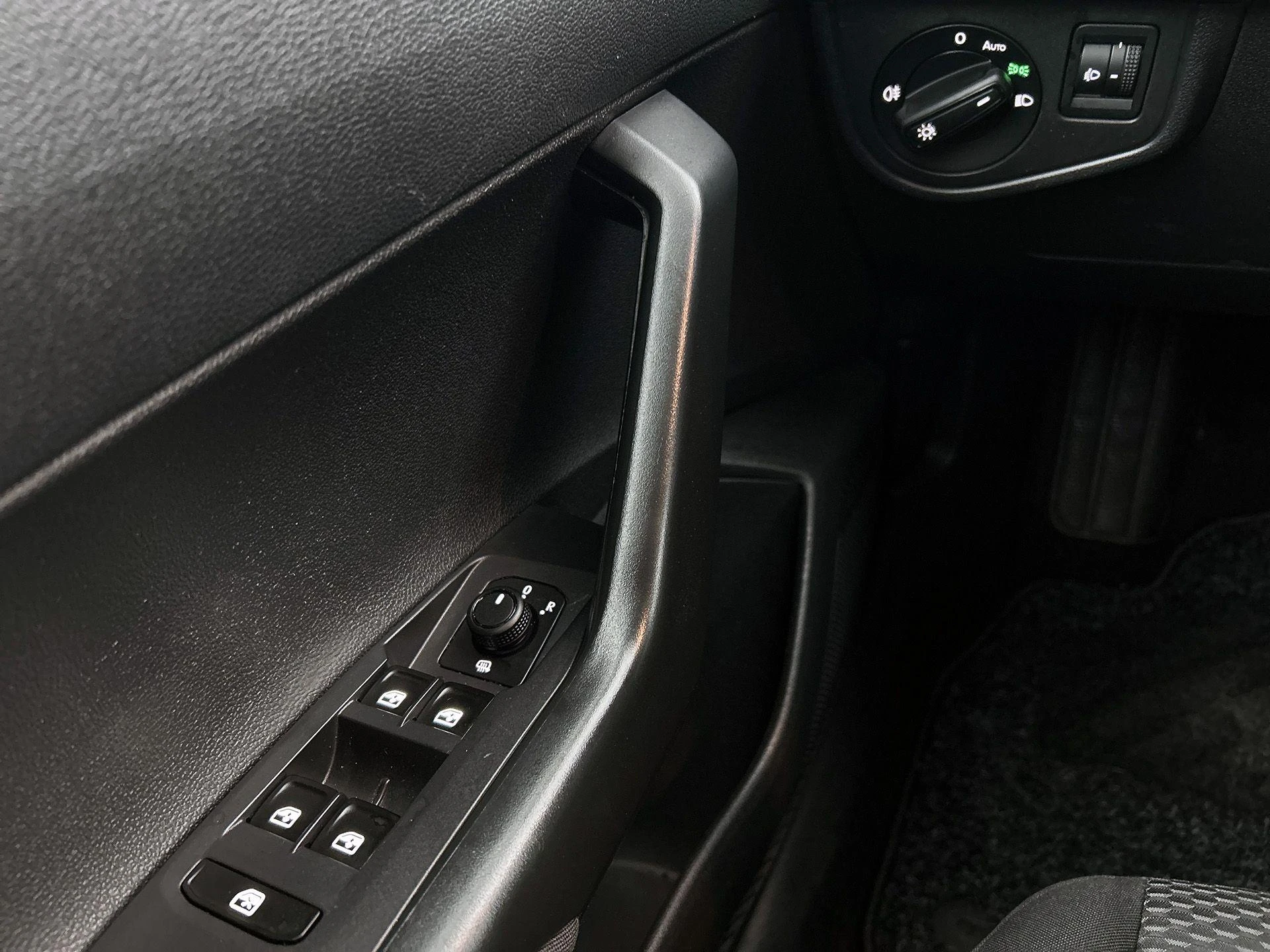 Volkswagen-Polo-image-30