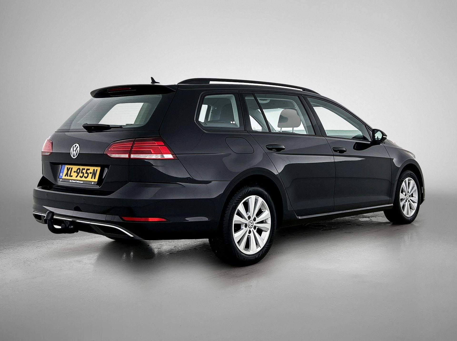 Volkswagen-Golf-image-3
