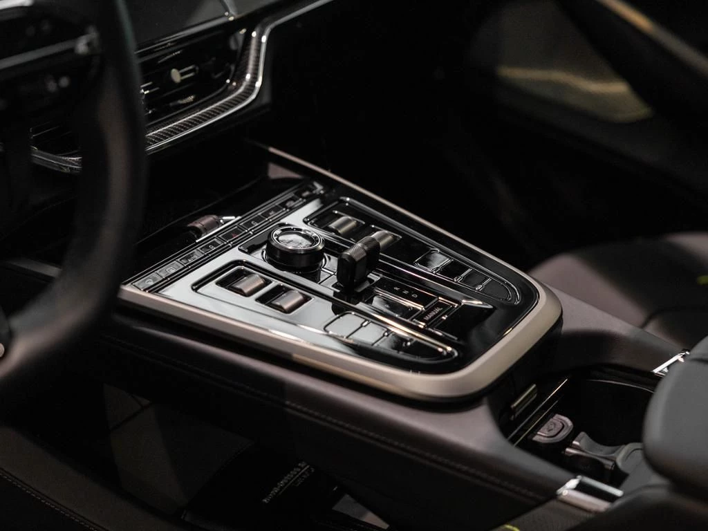 Aston Martin DBX 707 AMR Aston Martin Hamburg