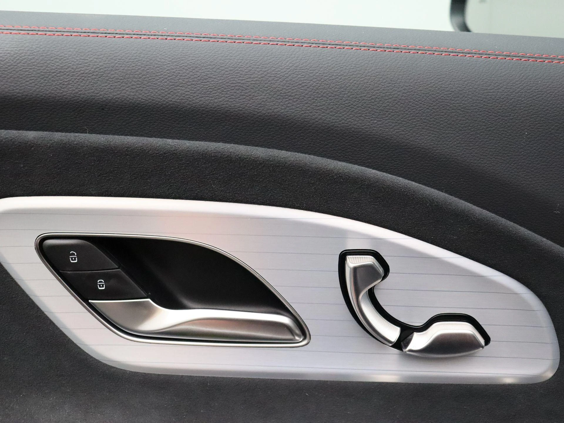 Mercedes-Benz-CLA-image-8