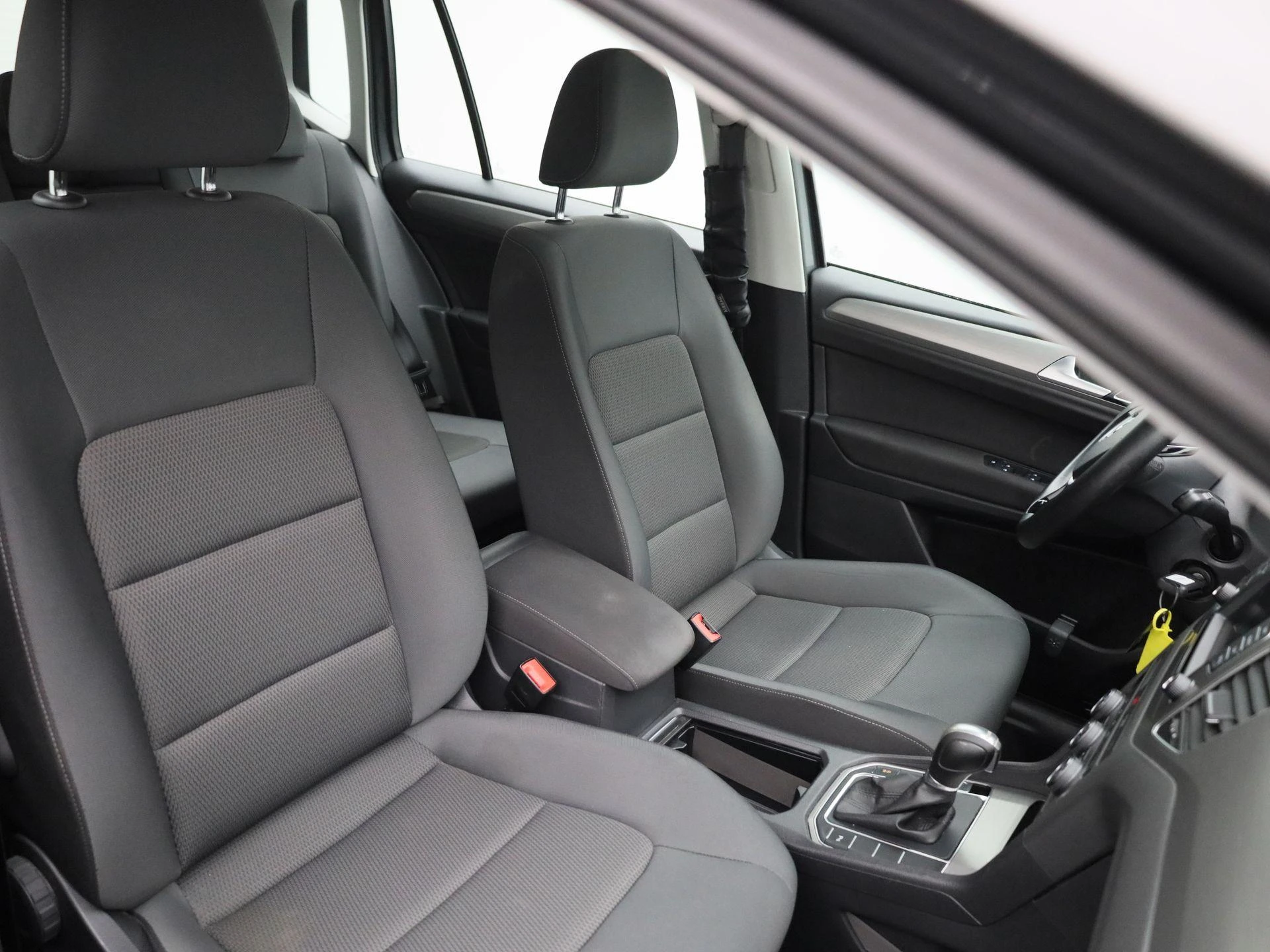 Volkswagen-Golf Sportsvan-image-32