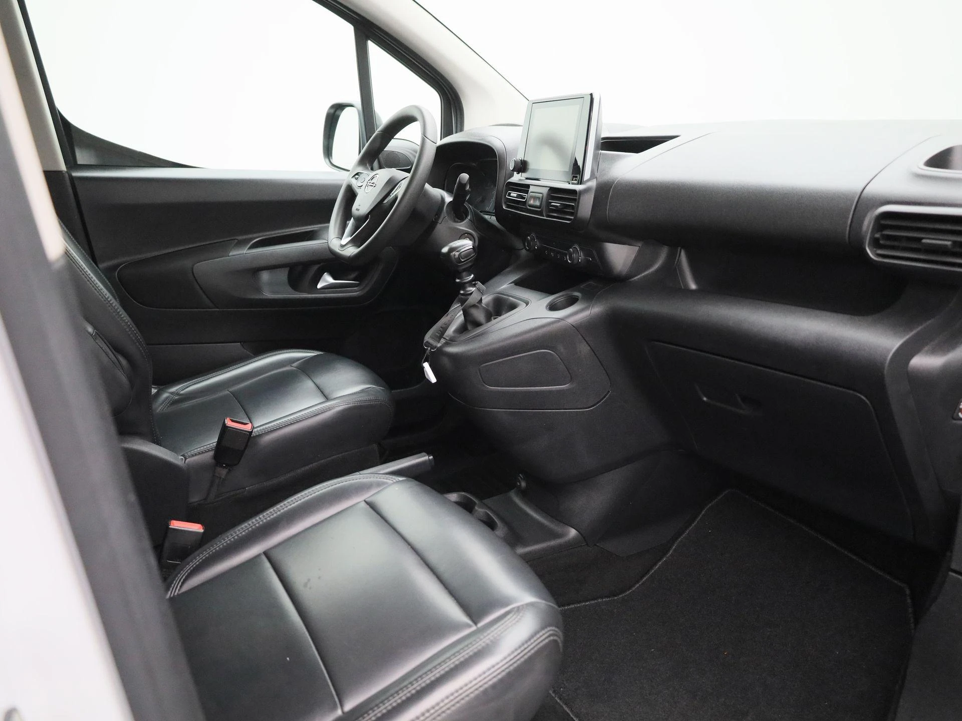 Opel-Combo Life-image-25