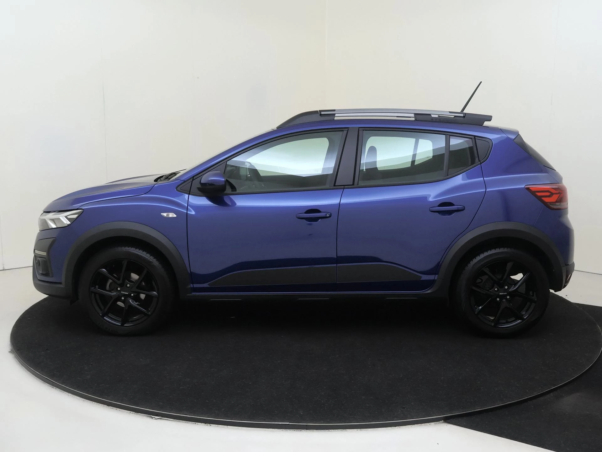 Dacia-Sandero Stepway-image-7