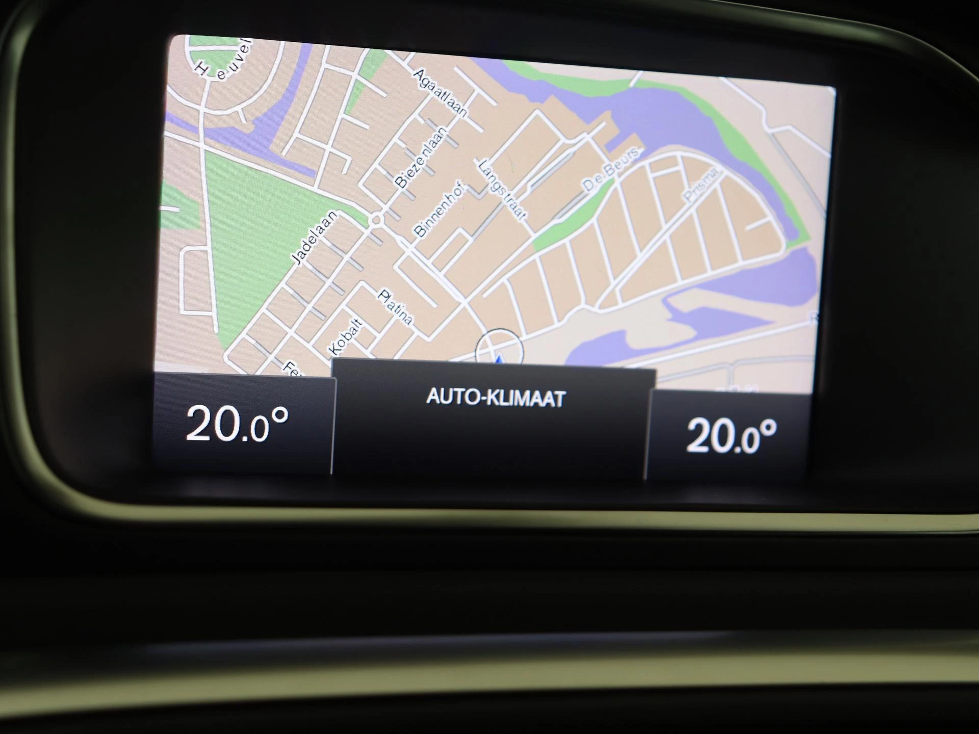 Volvo-V40-image-18