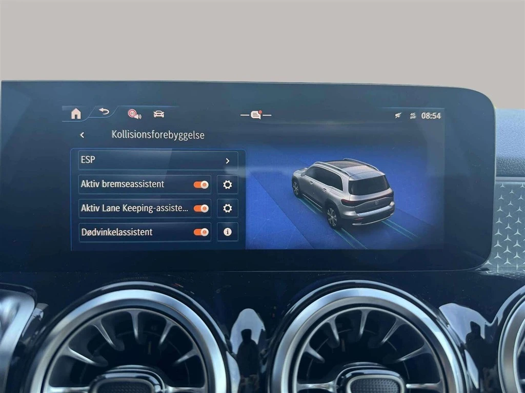 Mercedes-Benz-EQB-image-17