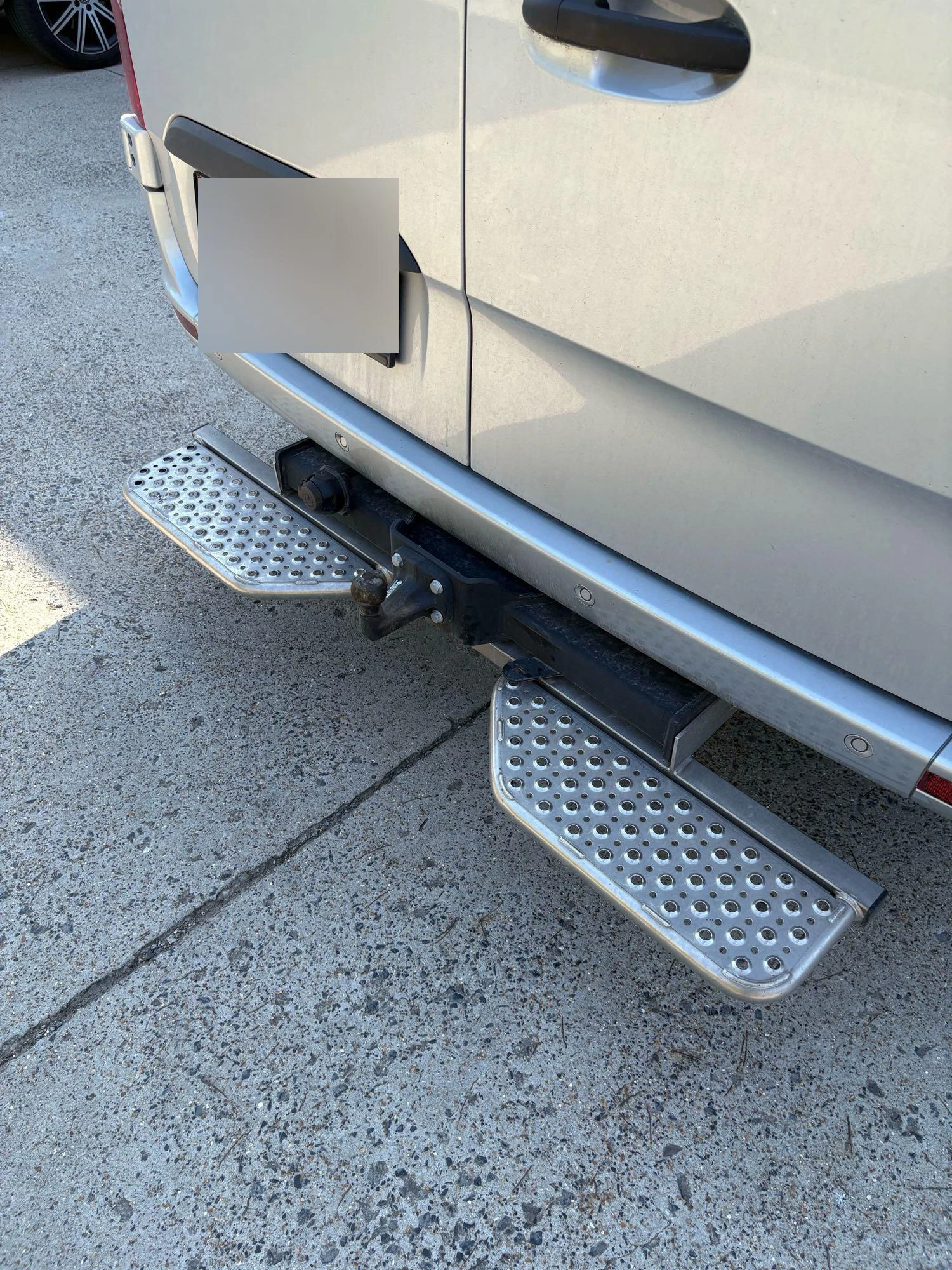 Mercedes-Benz-Sprinter-image-3