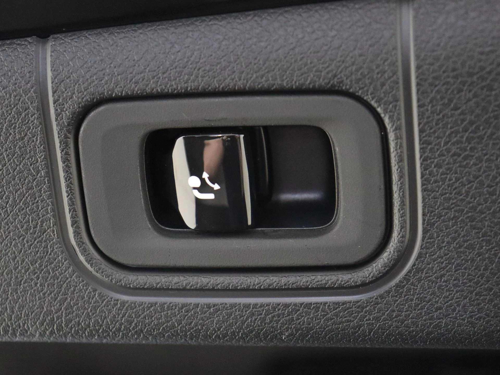 Mercedes-Benz-E-Klasse-image-30