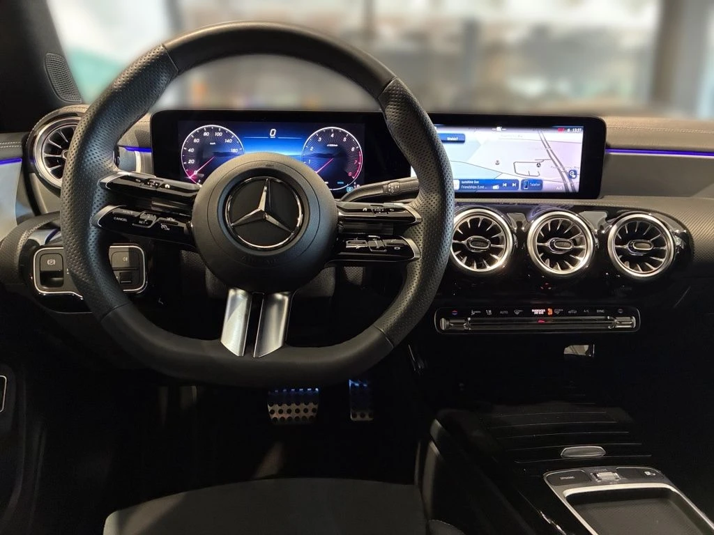 Mercedes-Benz-CLA 200-image-10
