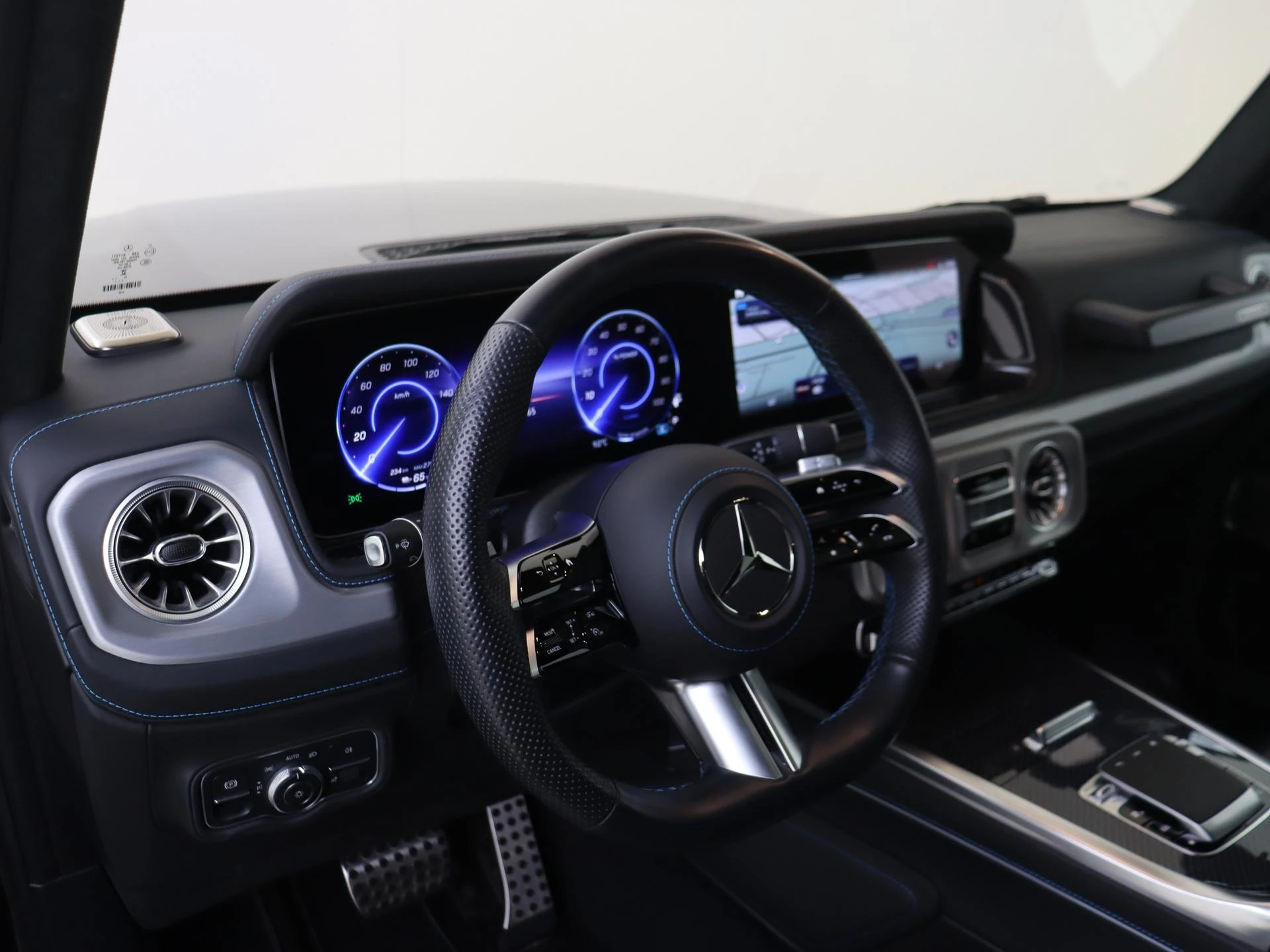 Mercedes-Benz-G-Klasse-image-12