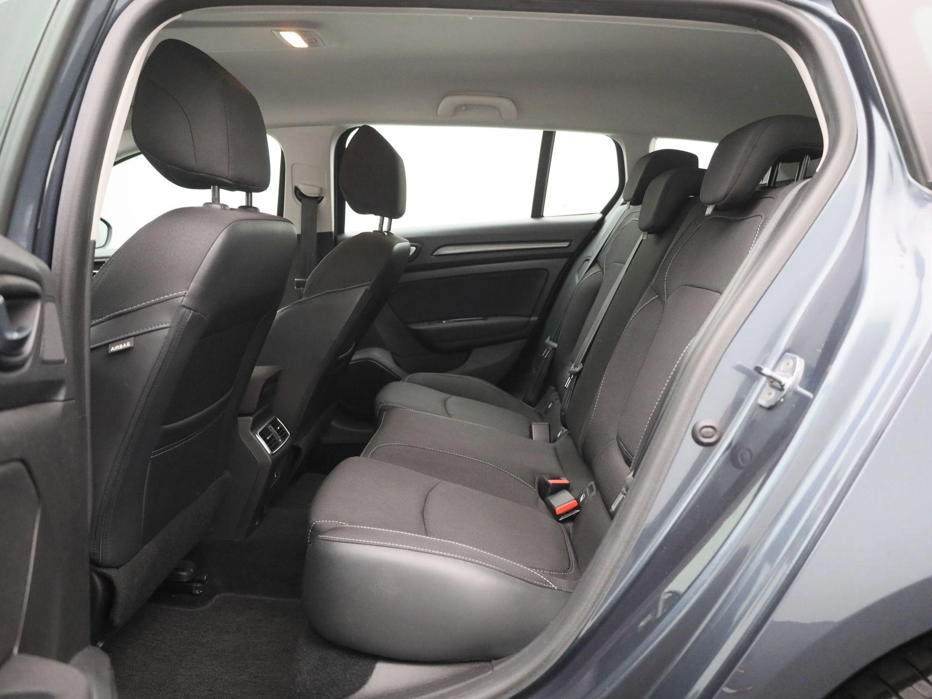 Renault-Mégane Estate-image-11