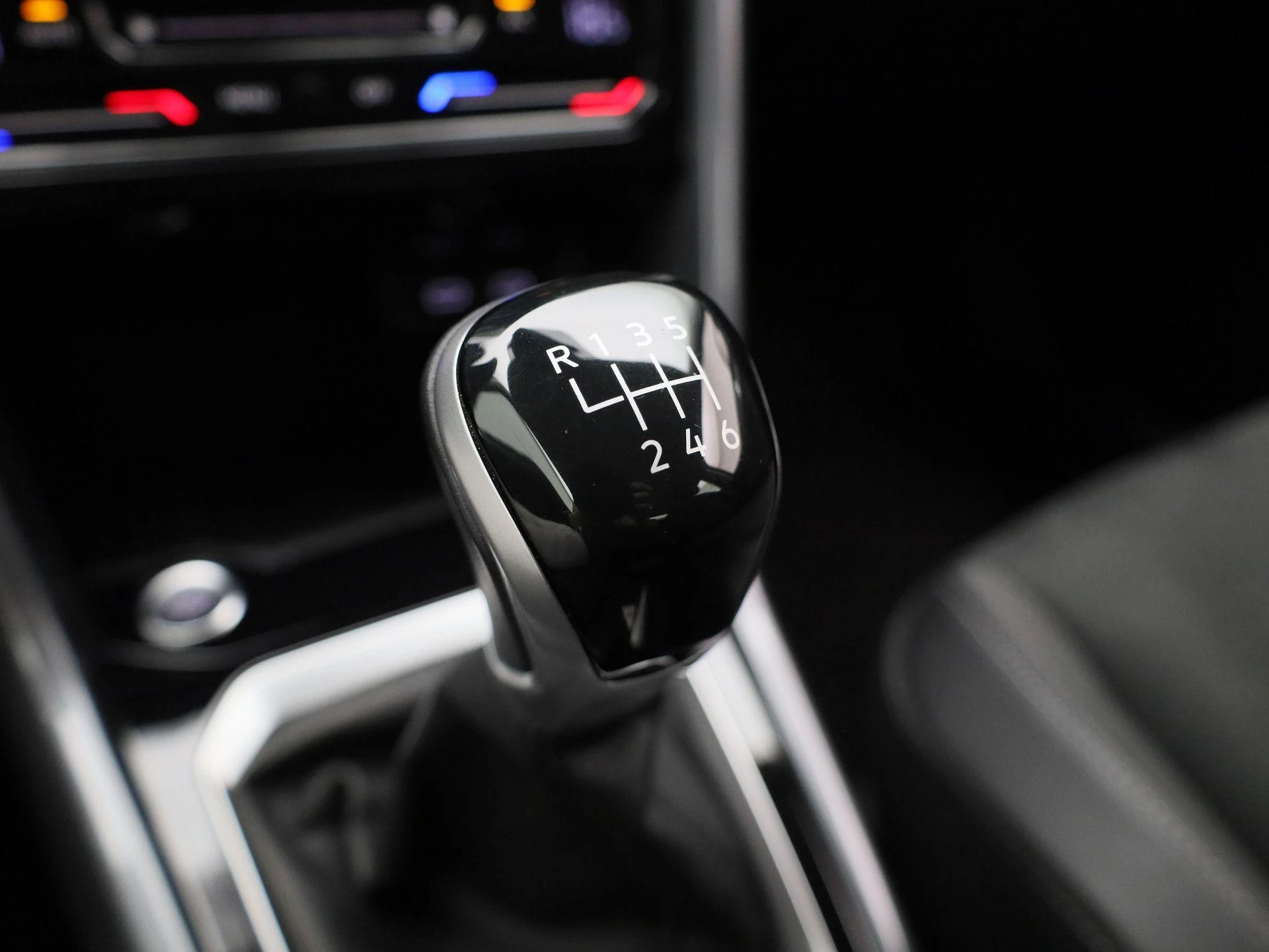 Volkswagen-T-Roc-image-23
