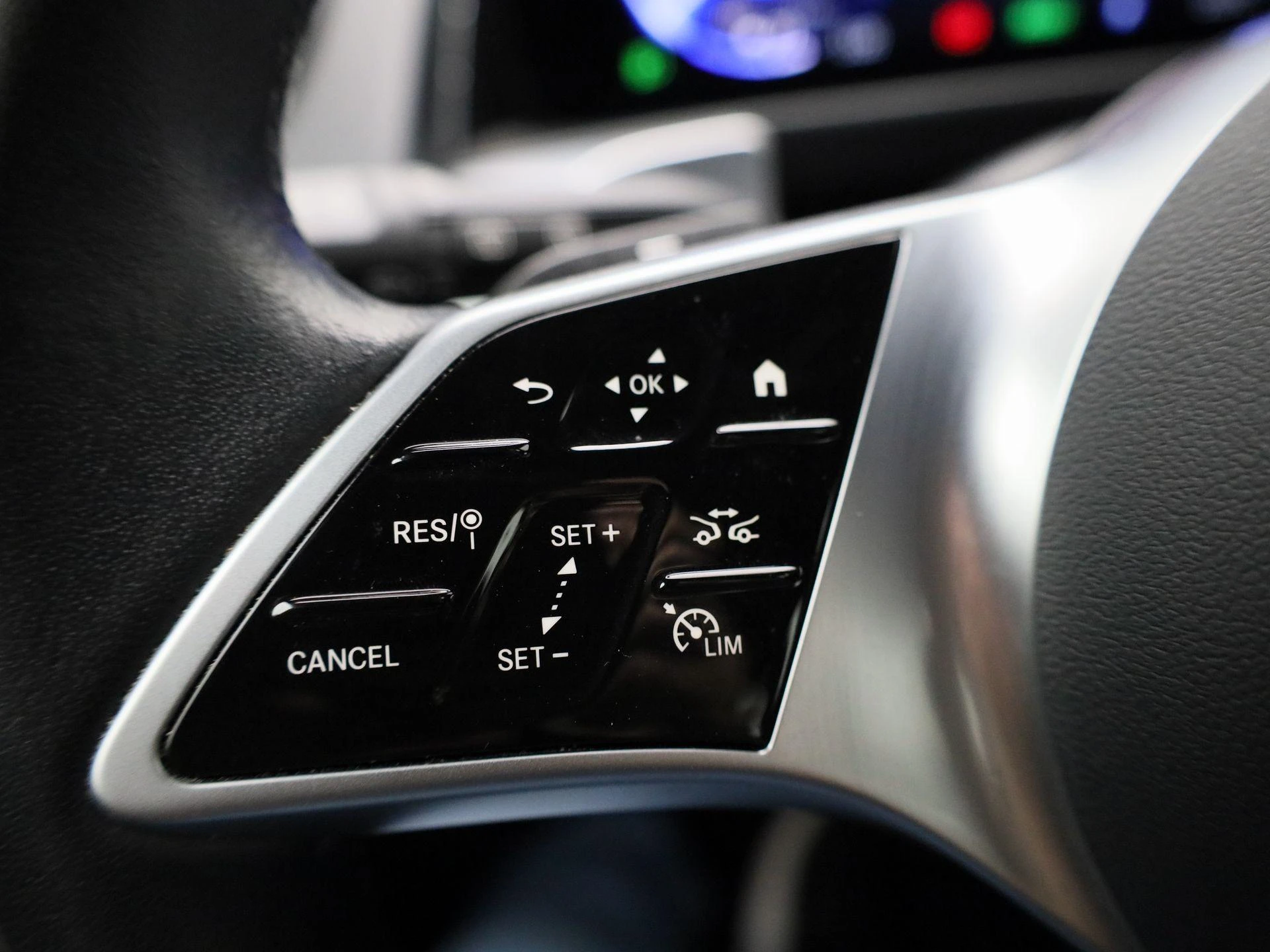 Mercedes-Benz-EQB-image-19