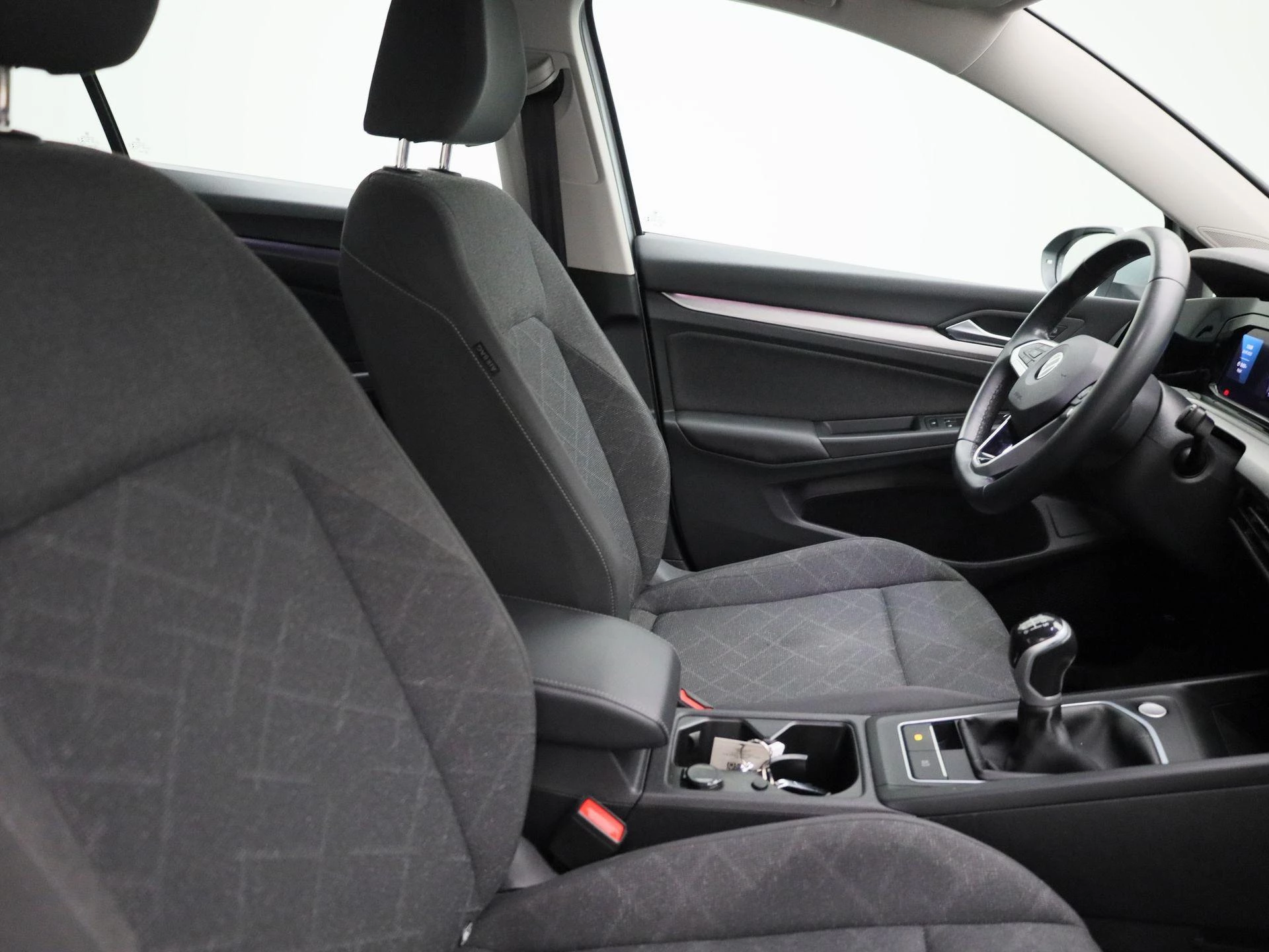 Volkswagen-Golf-image-28