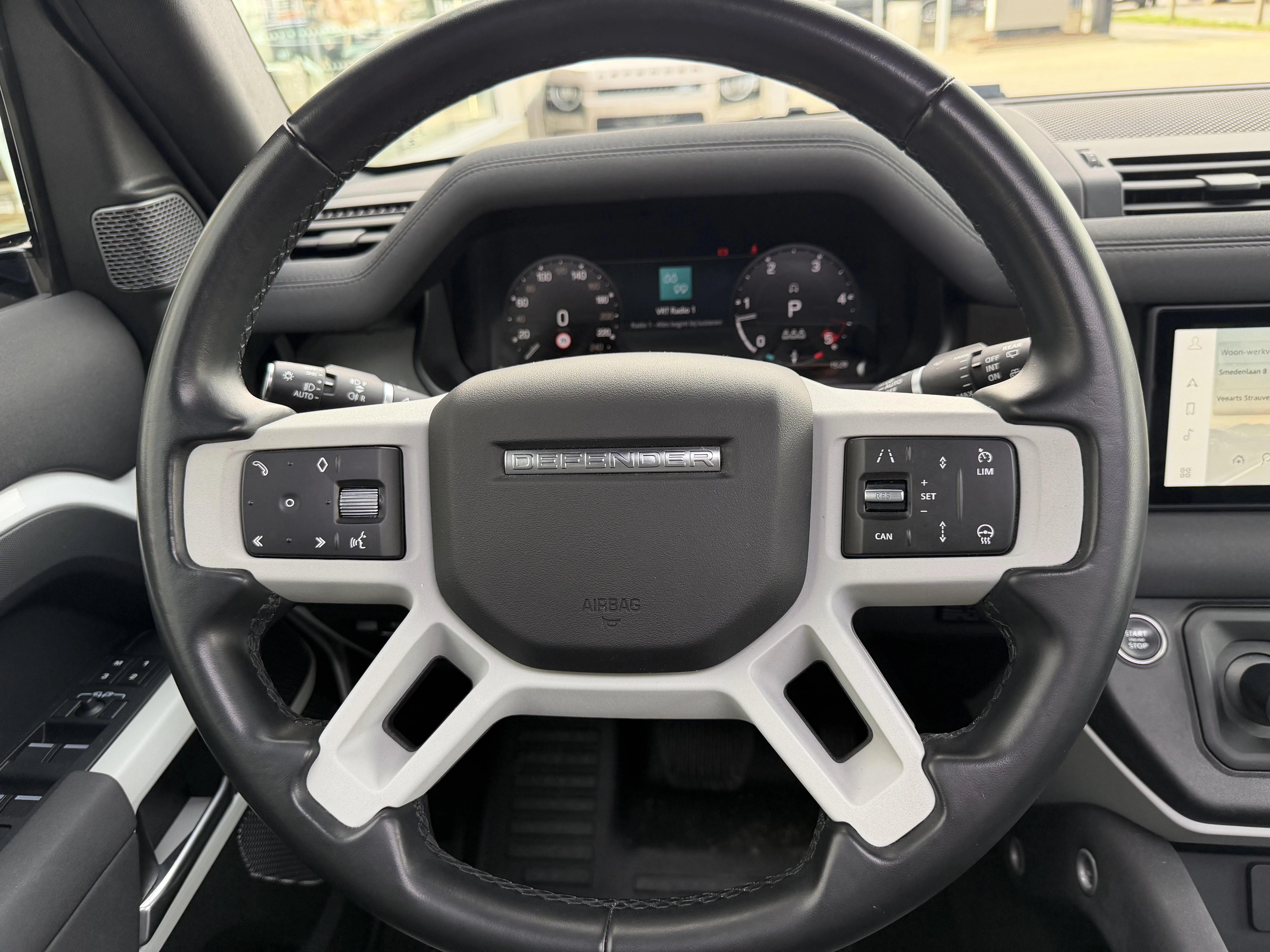 Land Rover Defender 110 D250 SE AWD