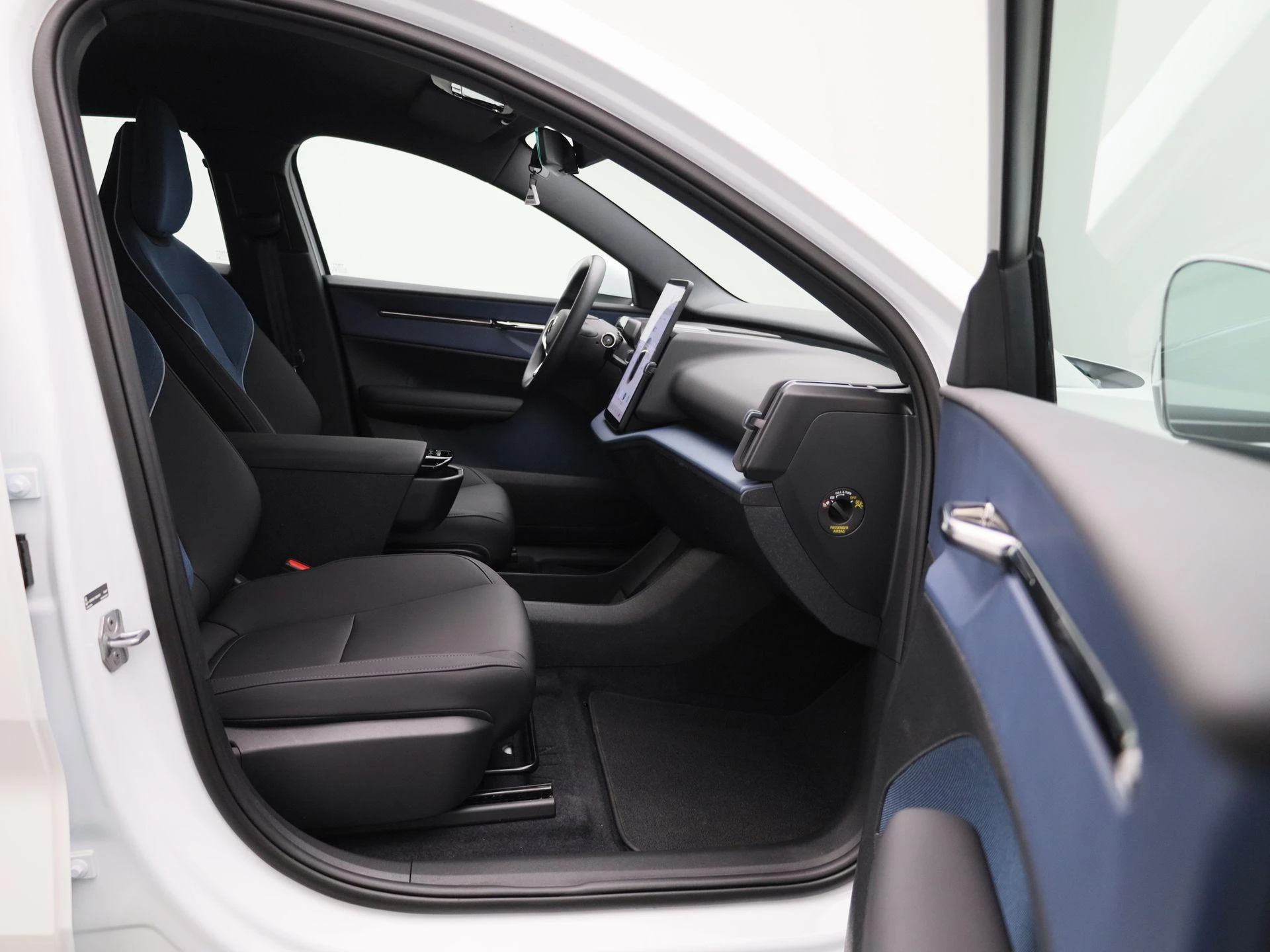 Volvo-EX30-image-38