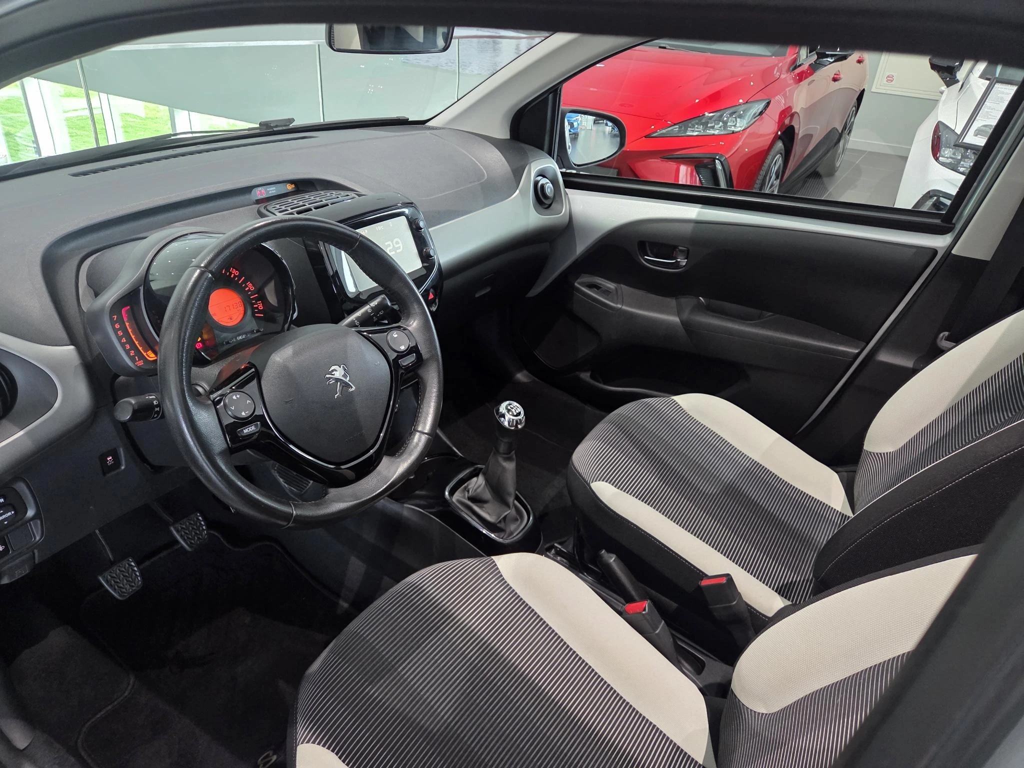 Peugeot-108-image-8