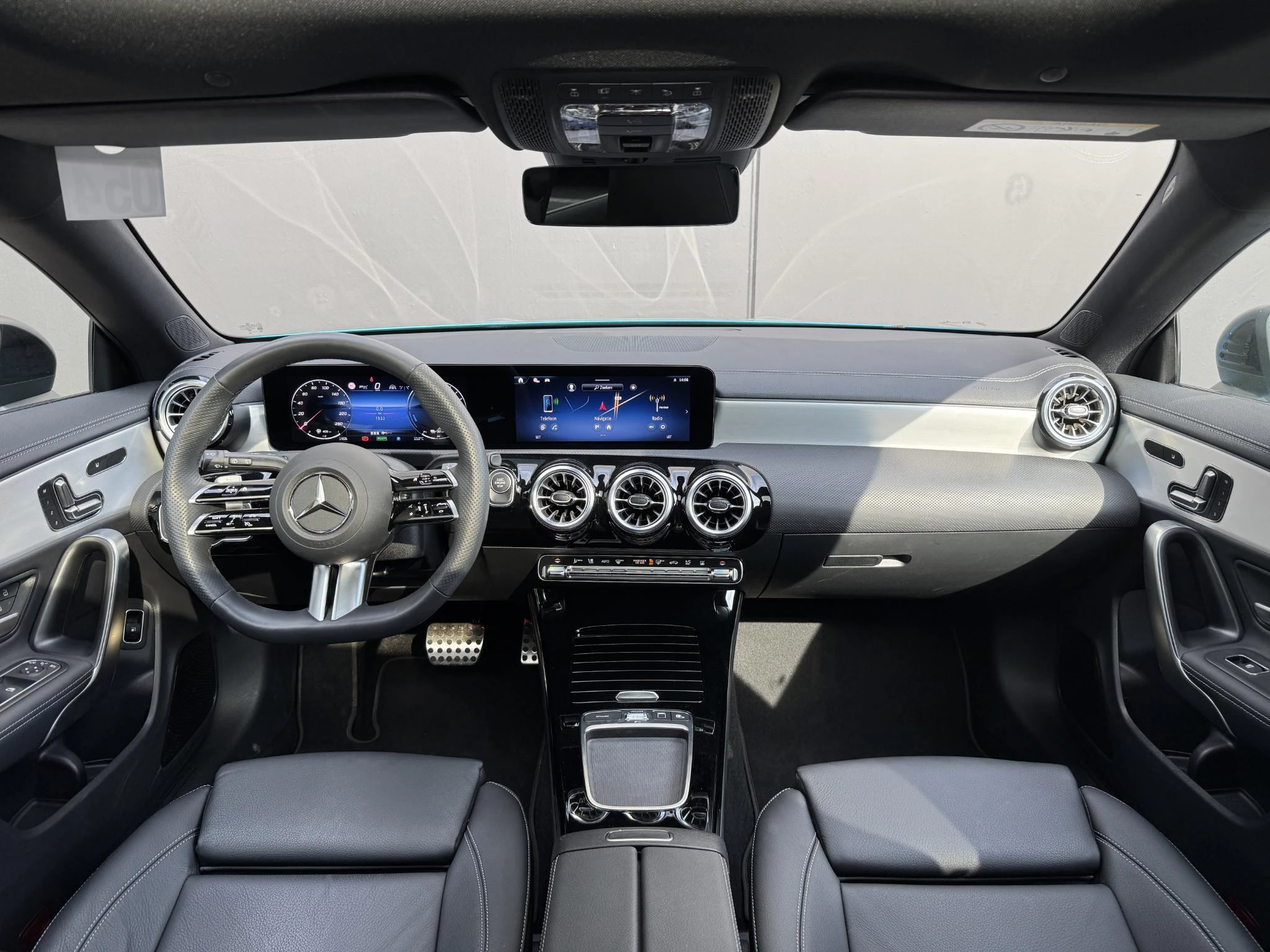 Mercedes-Benz-CLA-image-14