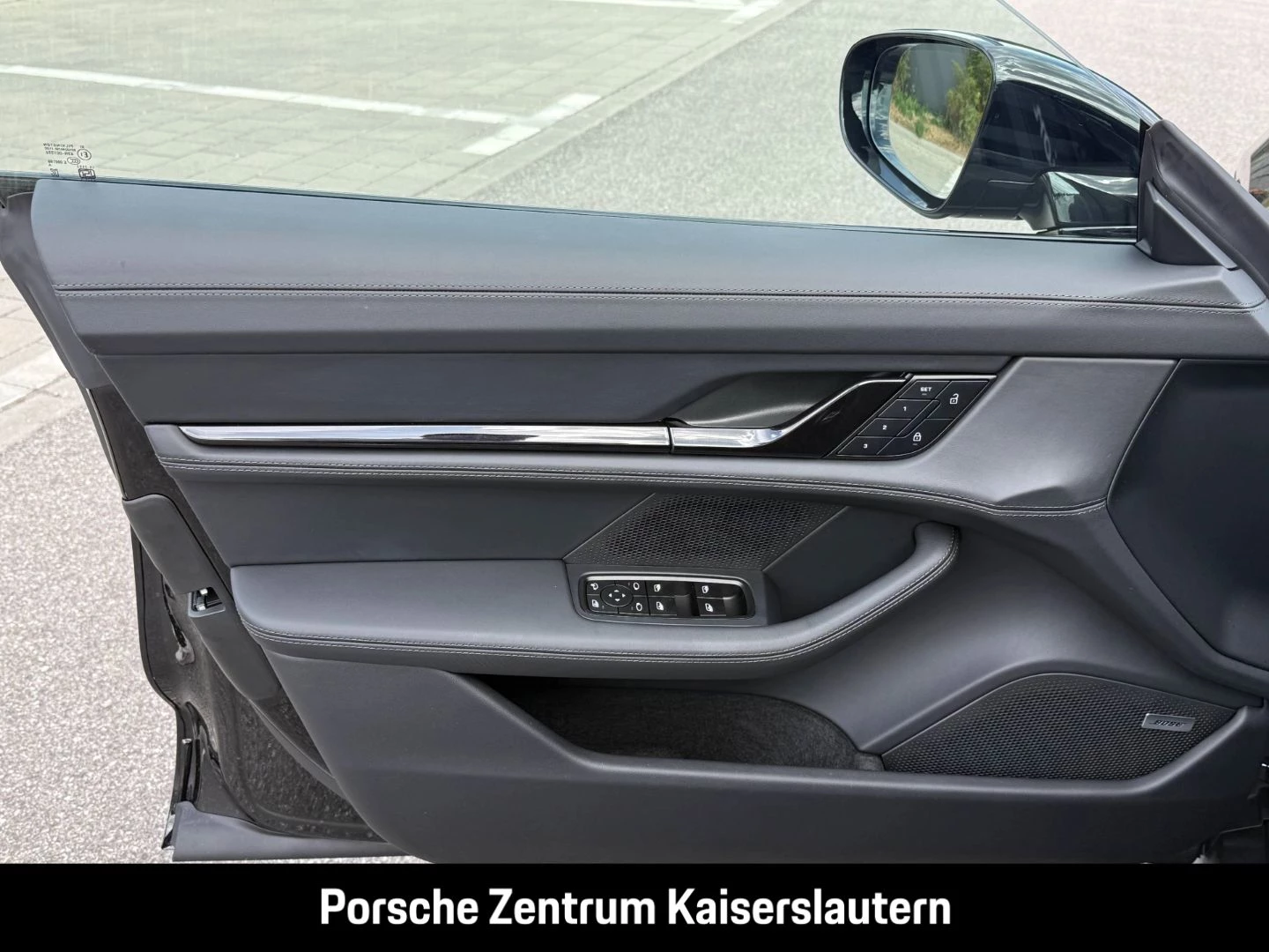 Porsche Taycan Black Edition InnoDrive HA-Lenkung HeadUp black edition