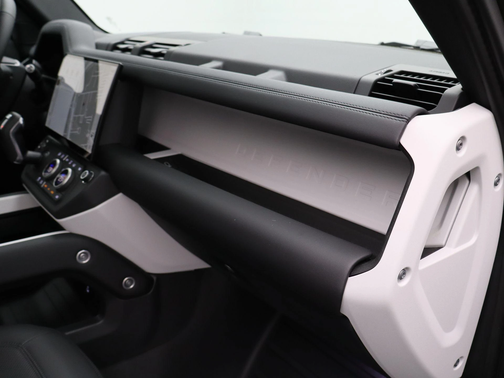 Land Rover-Defender-image-35