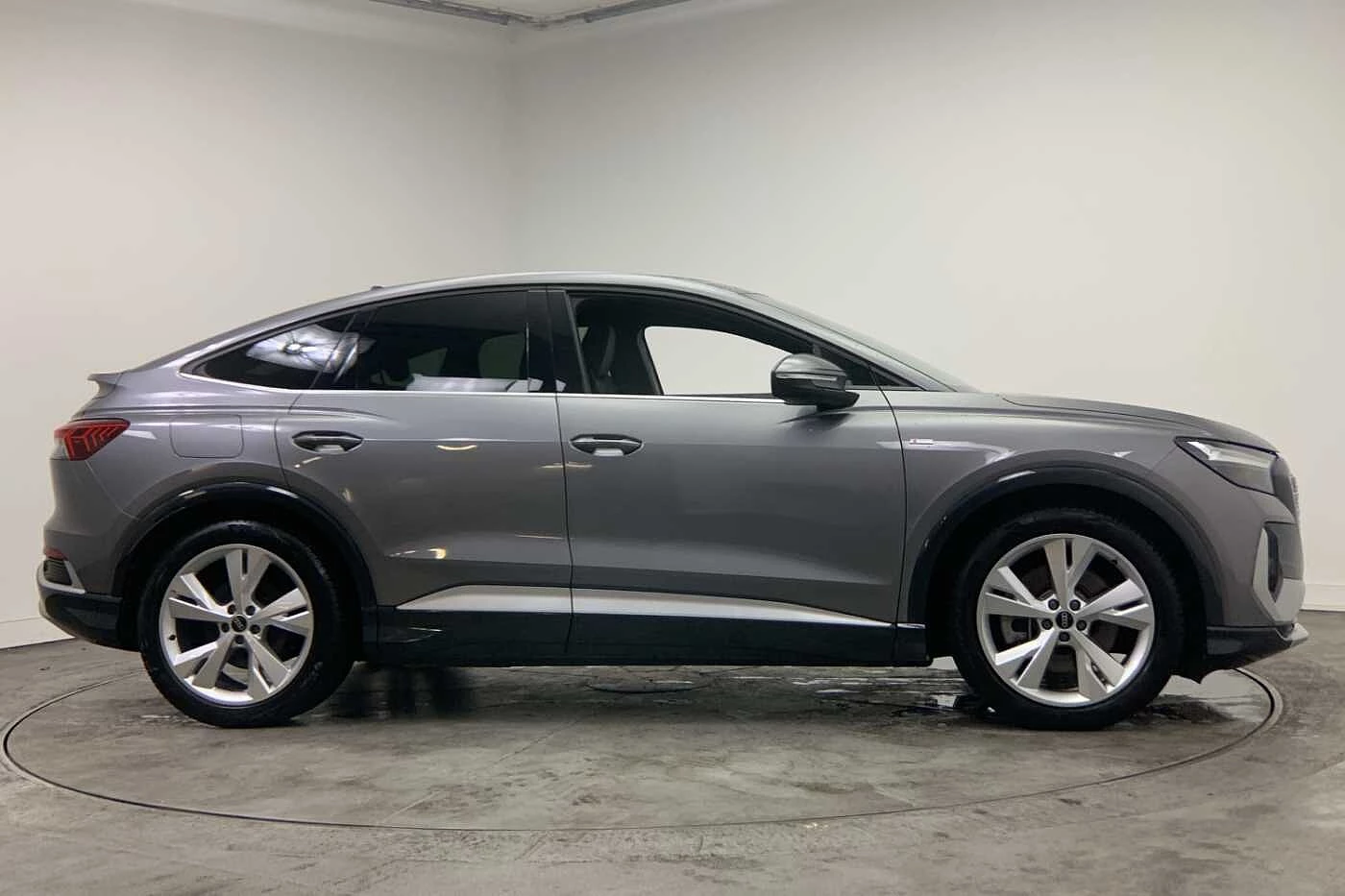 Audi-Q4 Sportback e-tron-image-3