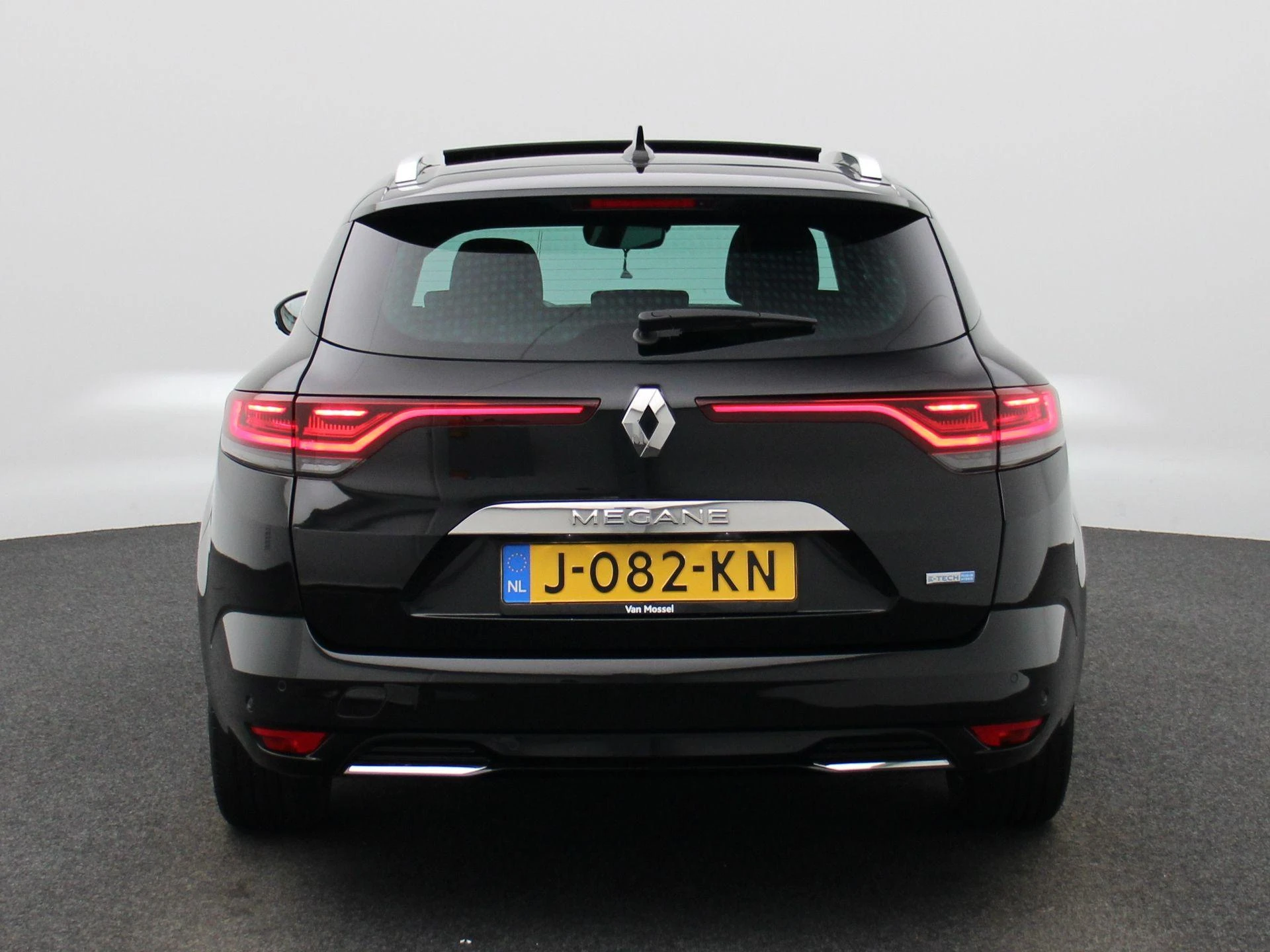 Renault-Megane E-Tech-image-4