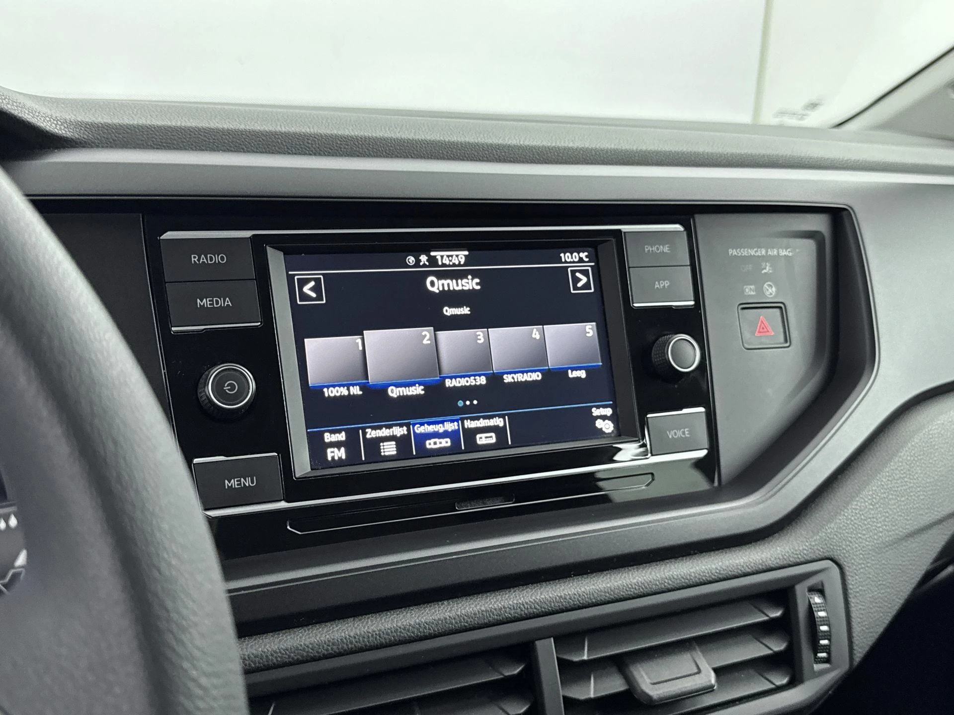 Volkswagen-Polo-image-6