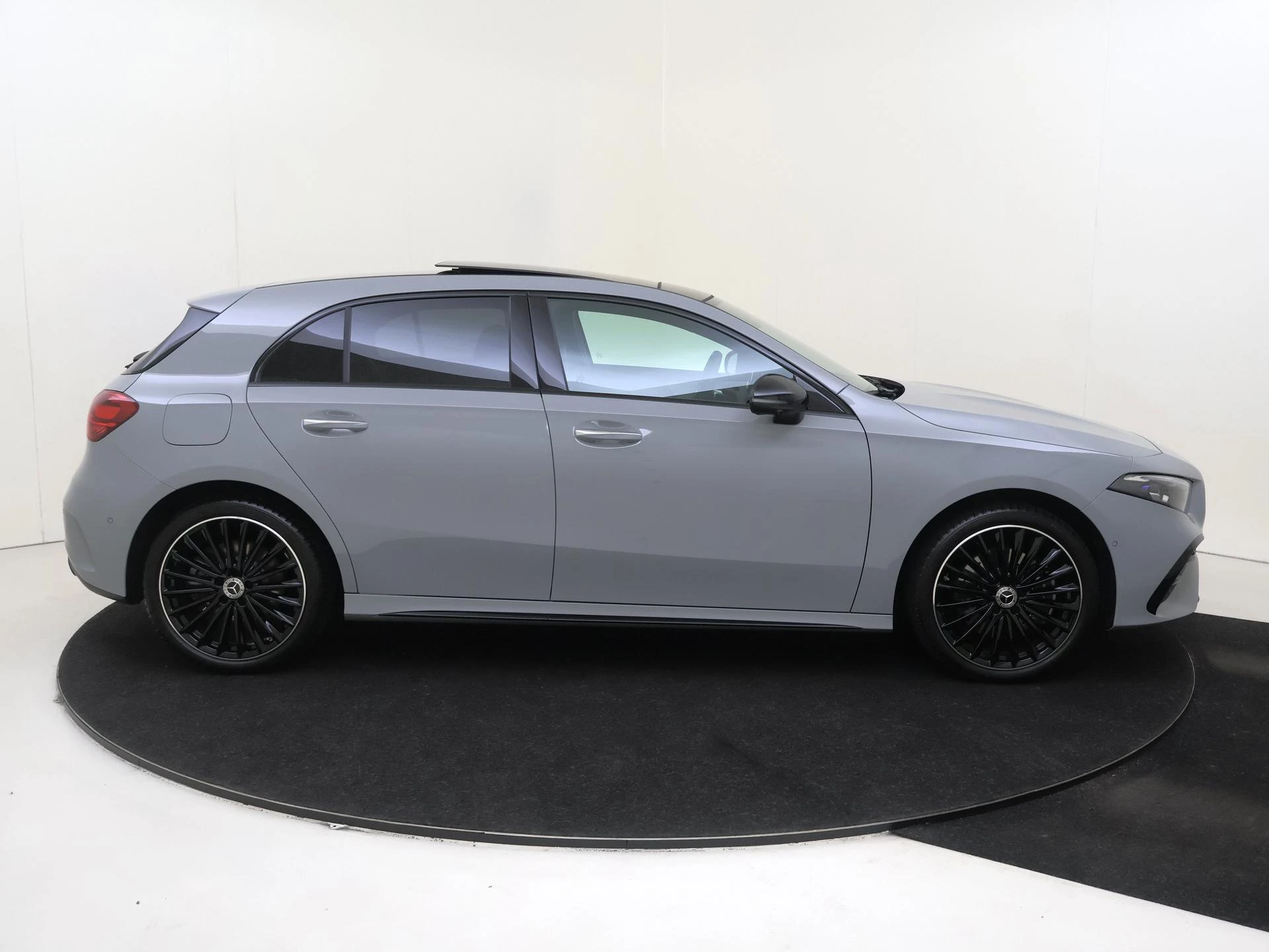 Mercedes-Benz-A-Klasse-image-8