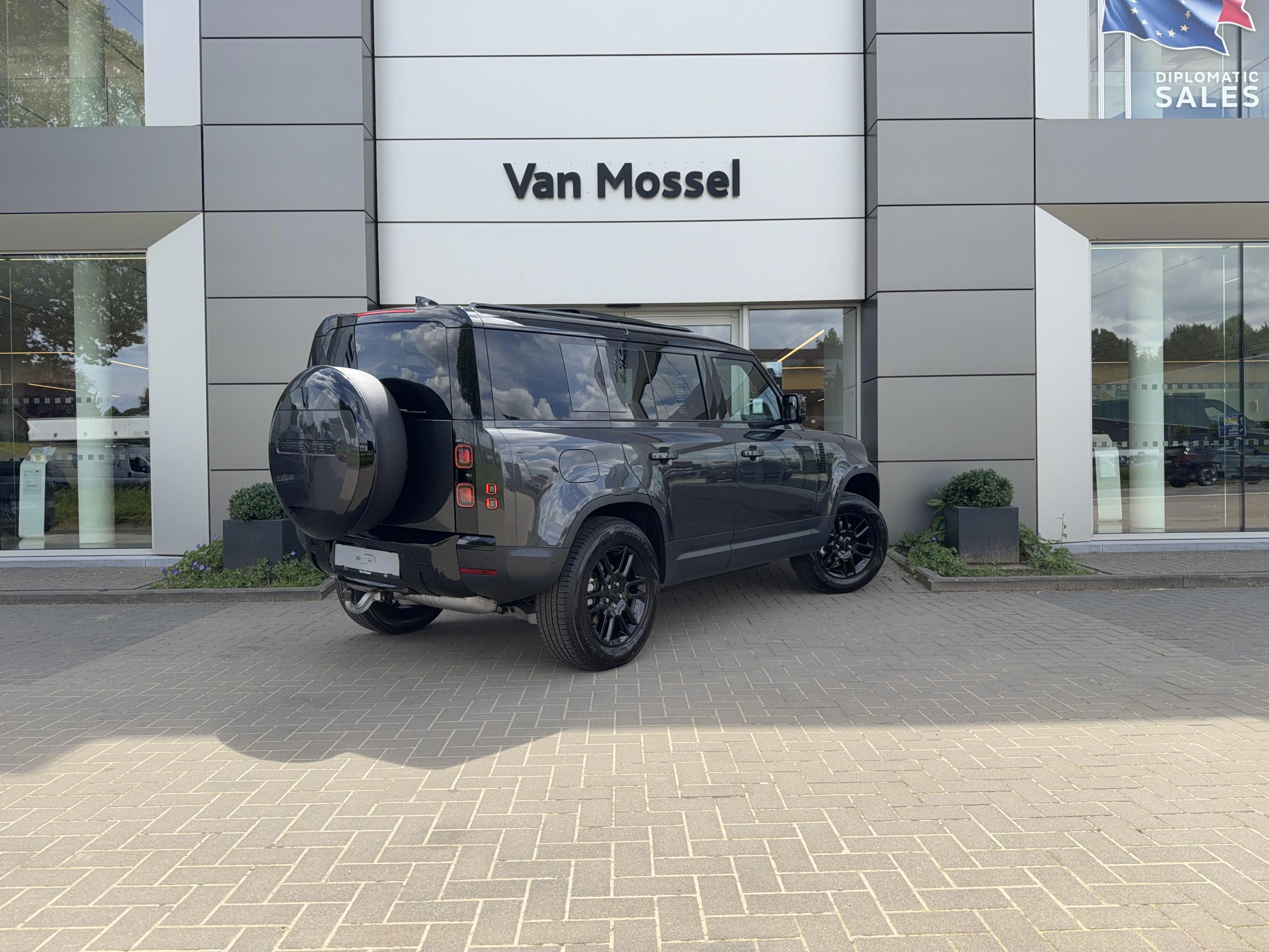 Land Rover-Defender-image-4