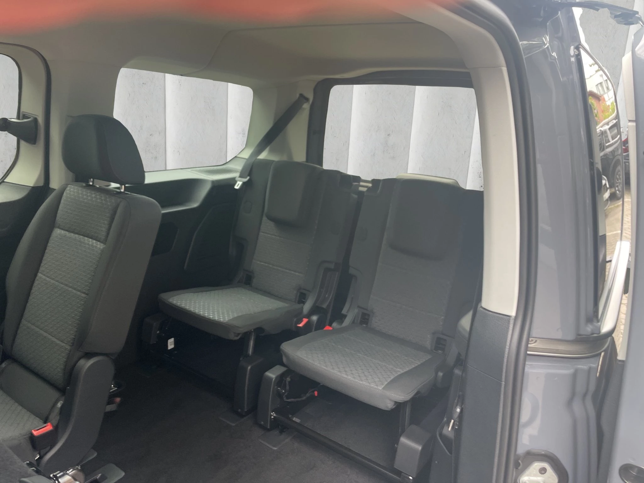 Ford Tourneo Connect Titanium Langer Radstand (L2). Grand 1.5 l EcoBoost PHEV. 6-Gang-Automatikgetriebe.