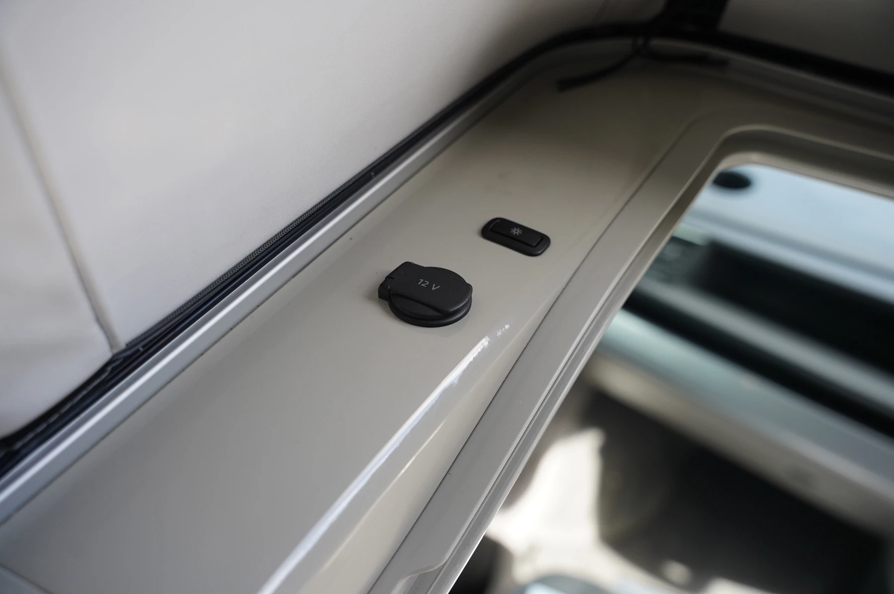 Volkswagen-California-image-19