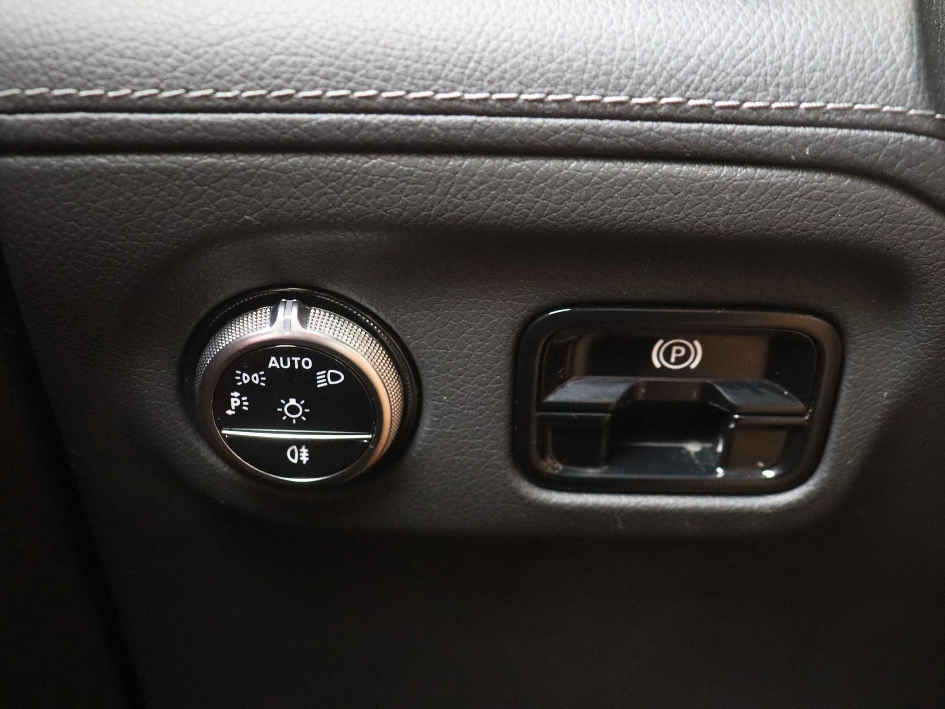 Mercedes-Benz-EQE-image-23