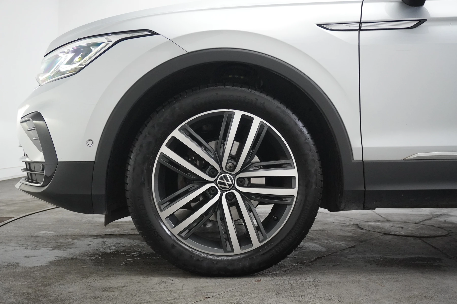 Volkswagen-Tiguan-image-4
