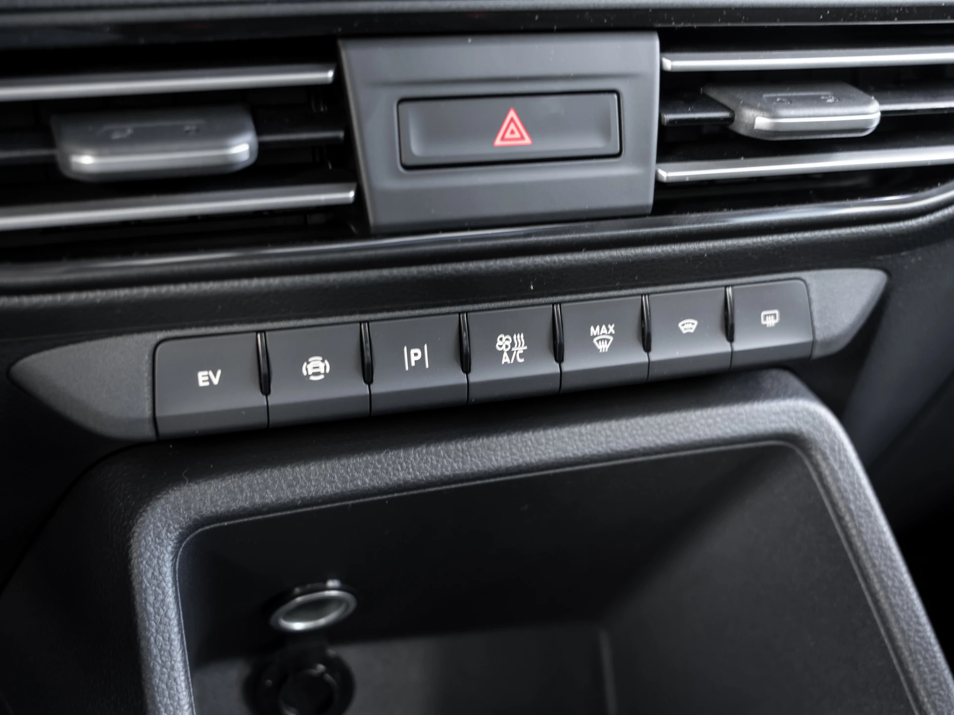 Ford-Tourneo Connect-image-11