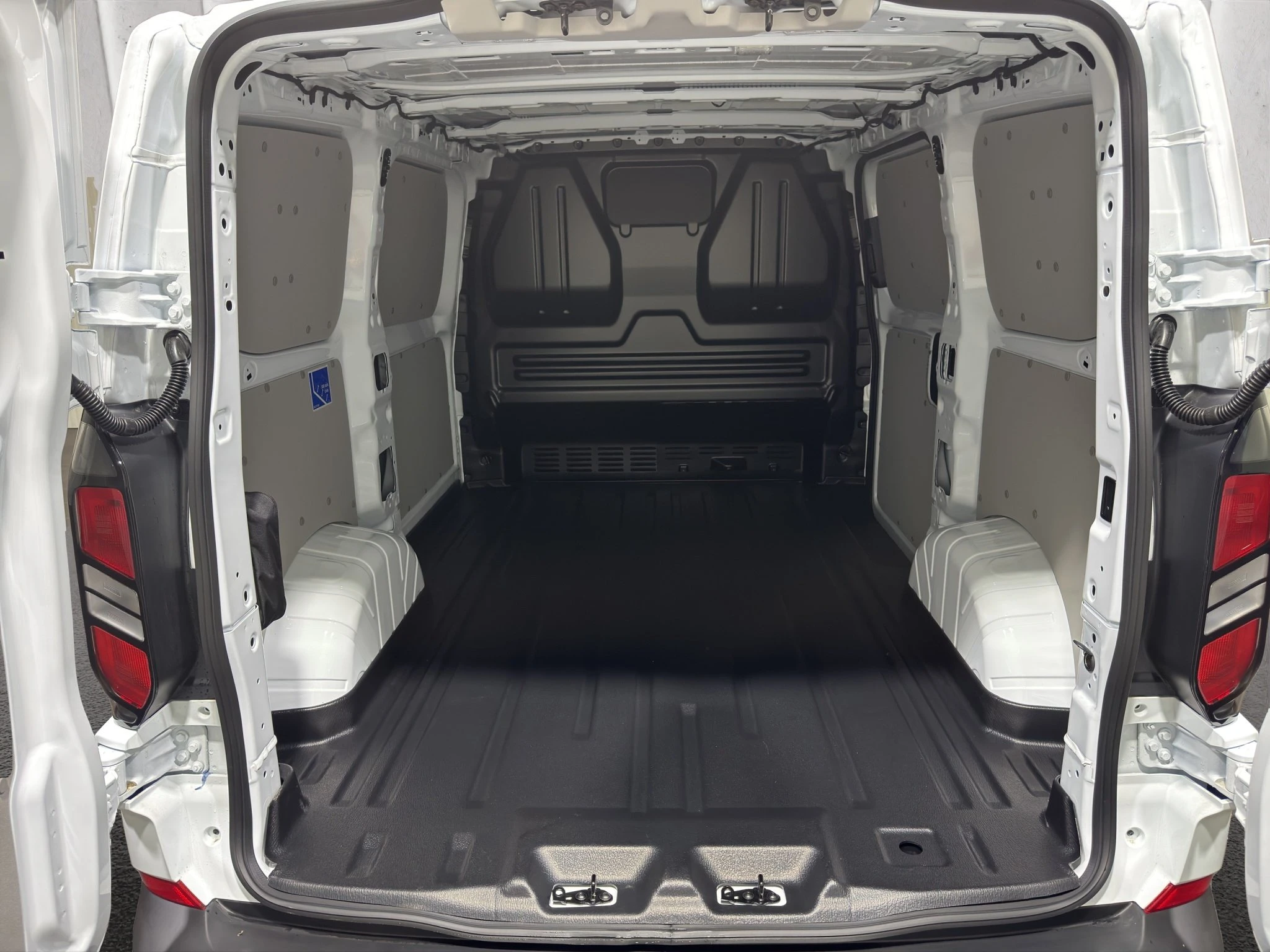 Ford-Transit Custom-image-13