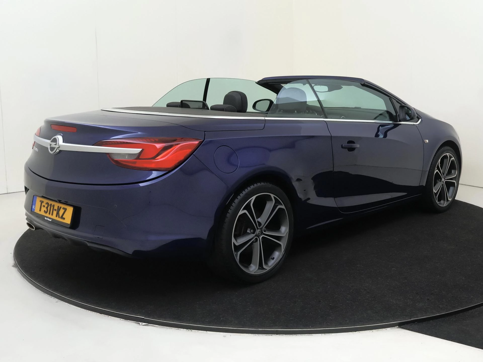 Opel-Cascada-image-7
