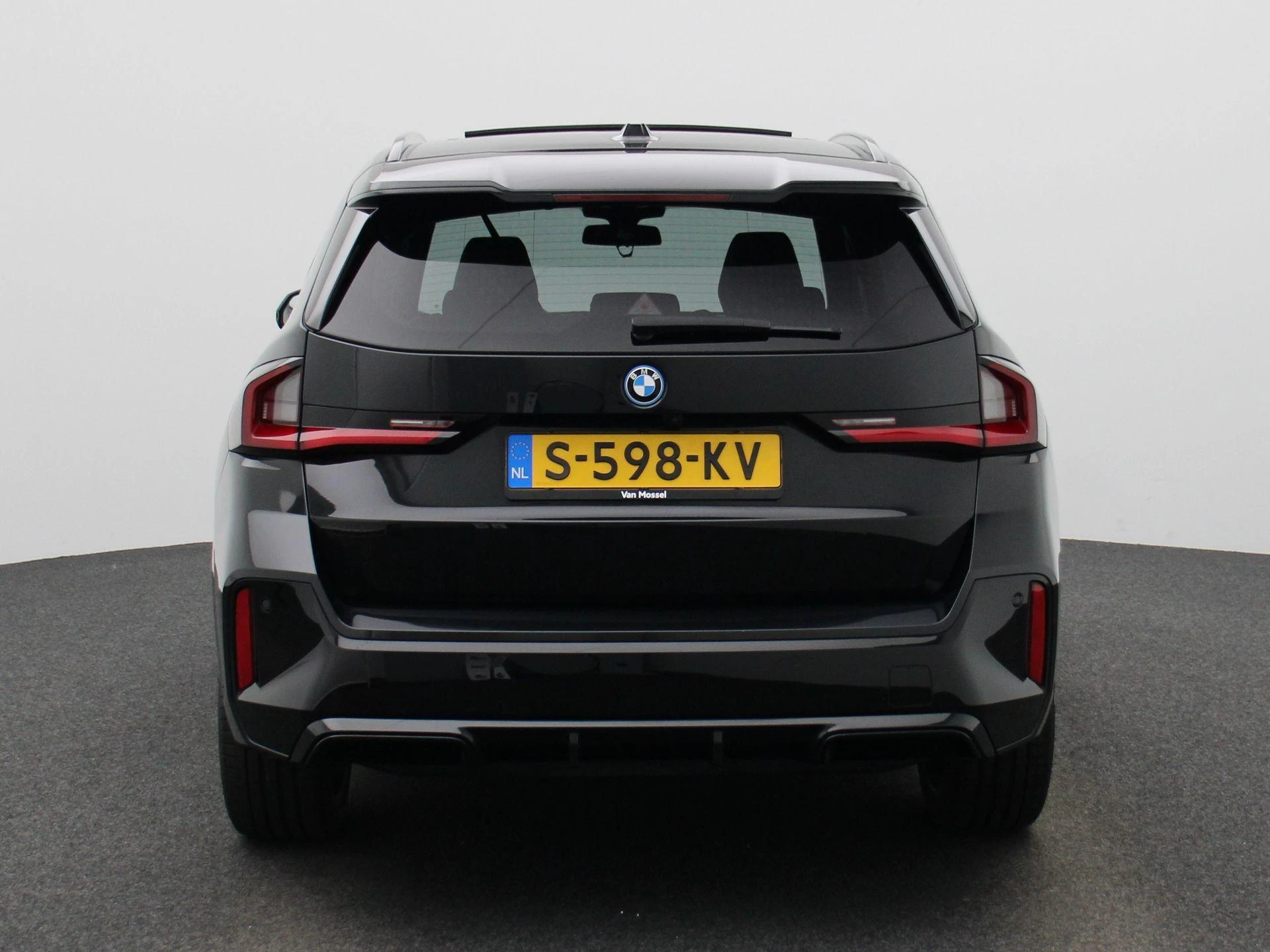 BMW-iX1-image-4