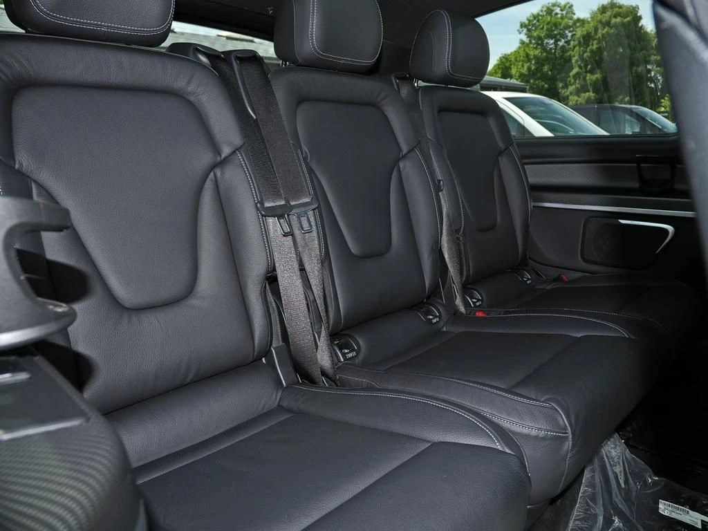 Mercedes-Benz-V-Klasse 300-image-14