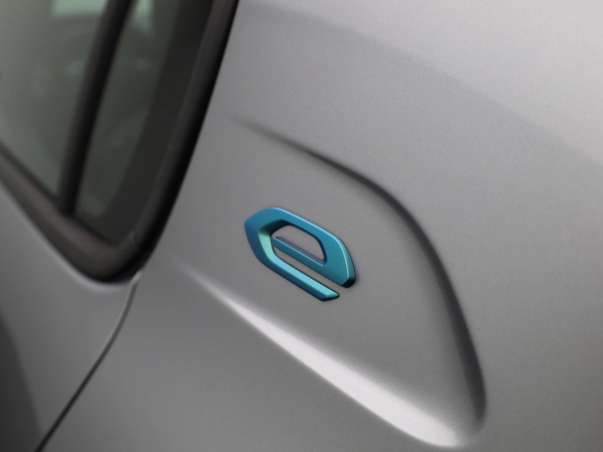 Peugeot-e-208-image-12