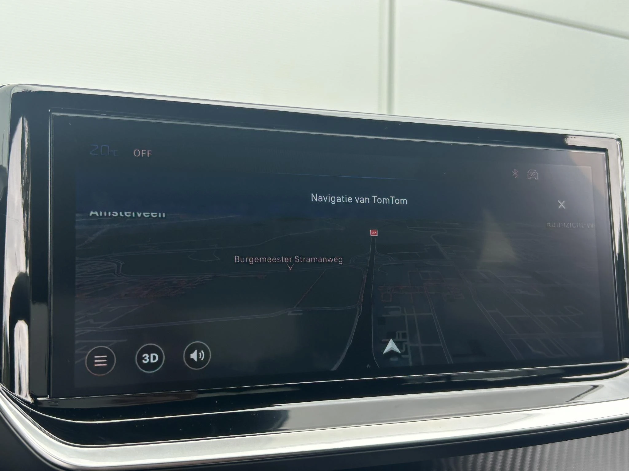 Peugeot-e-2008-image-13