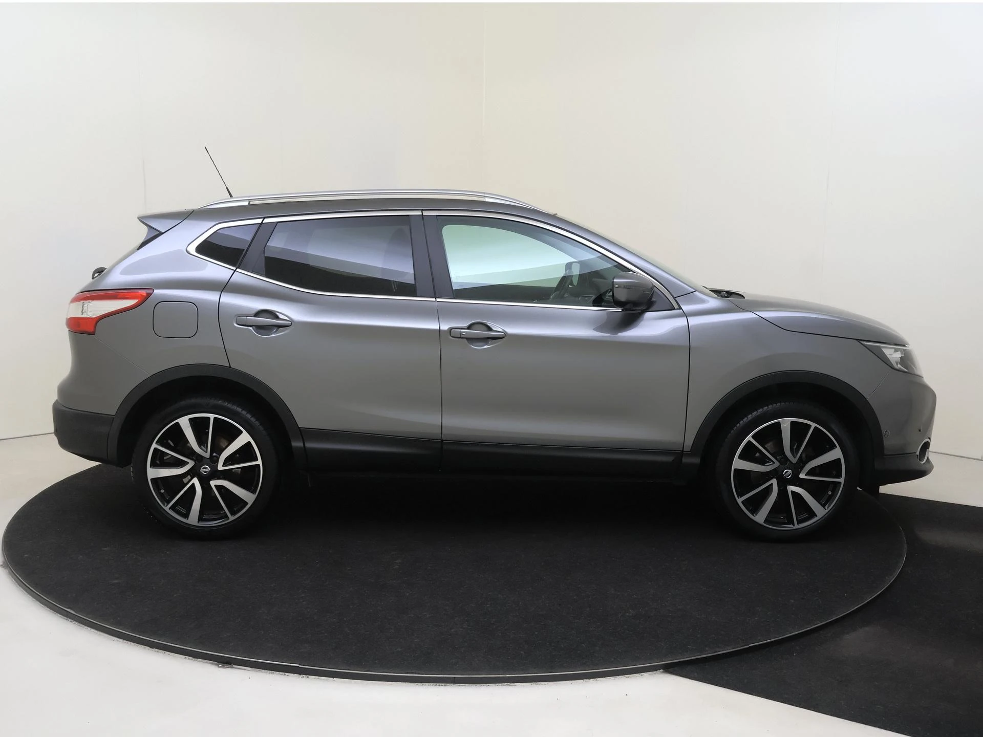 Nissan-QASHQAI-image-8