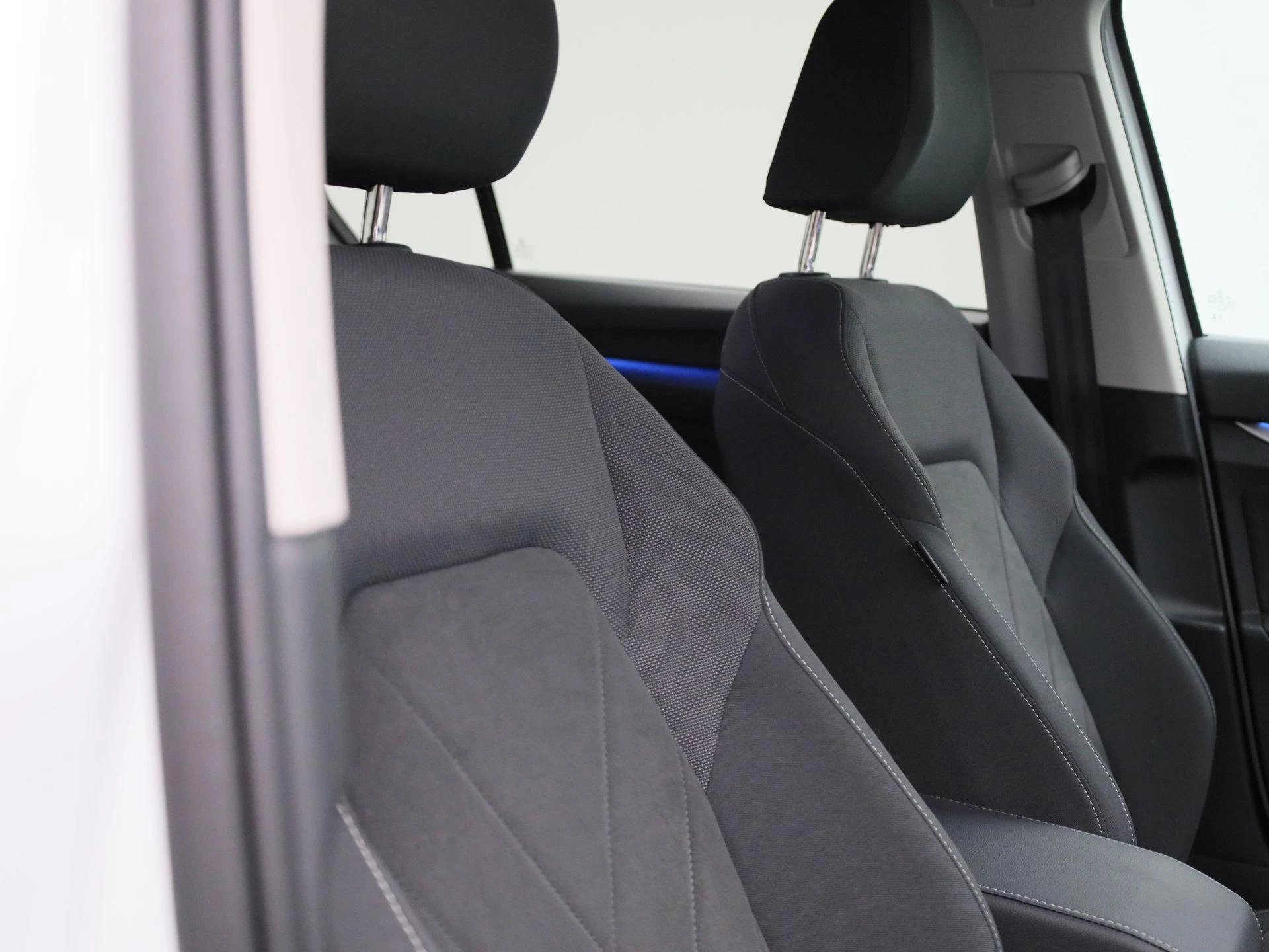 Volkswagen-Golf-image-34