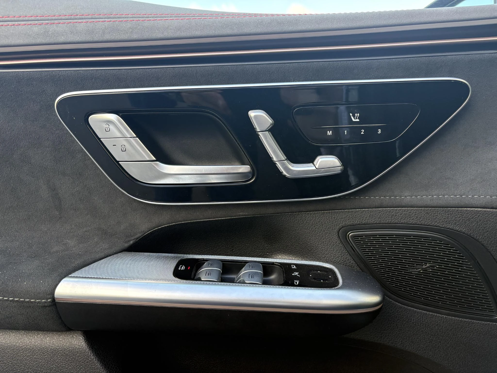 Mercedes-Benz-EQE-image-8